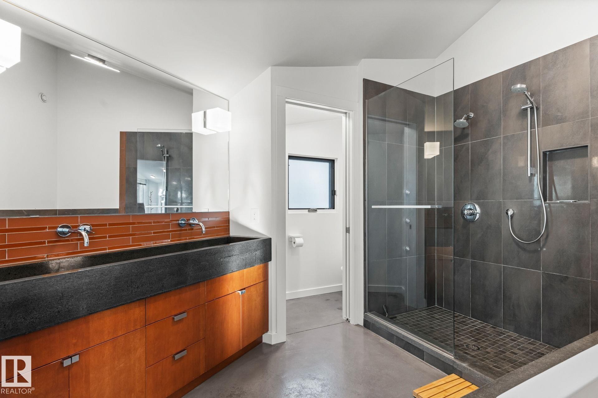 6428 Ada Boulevard Nw, Edmonton, AB - Indoor Photo Showing Bathroom