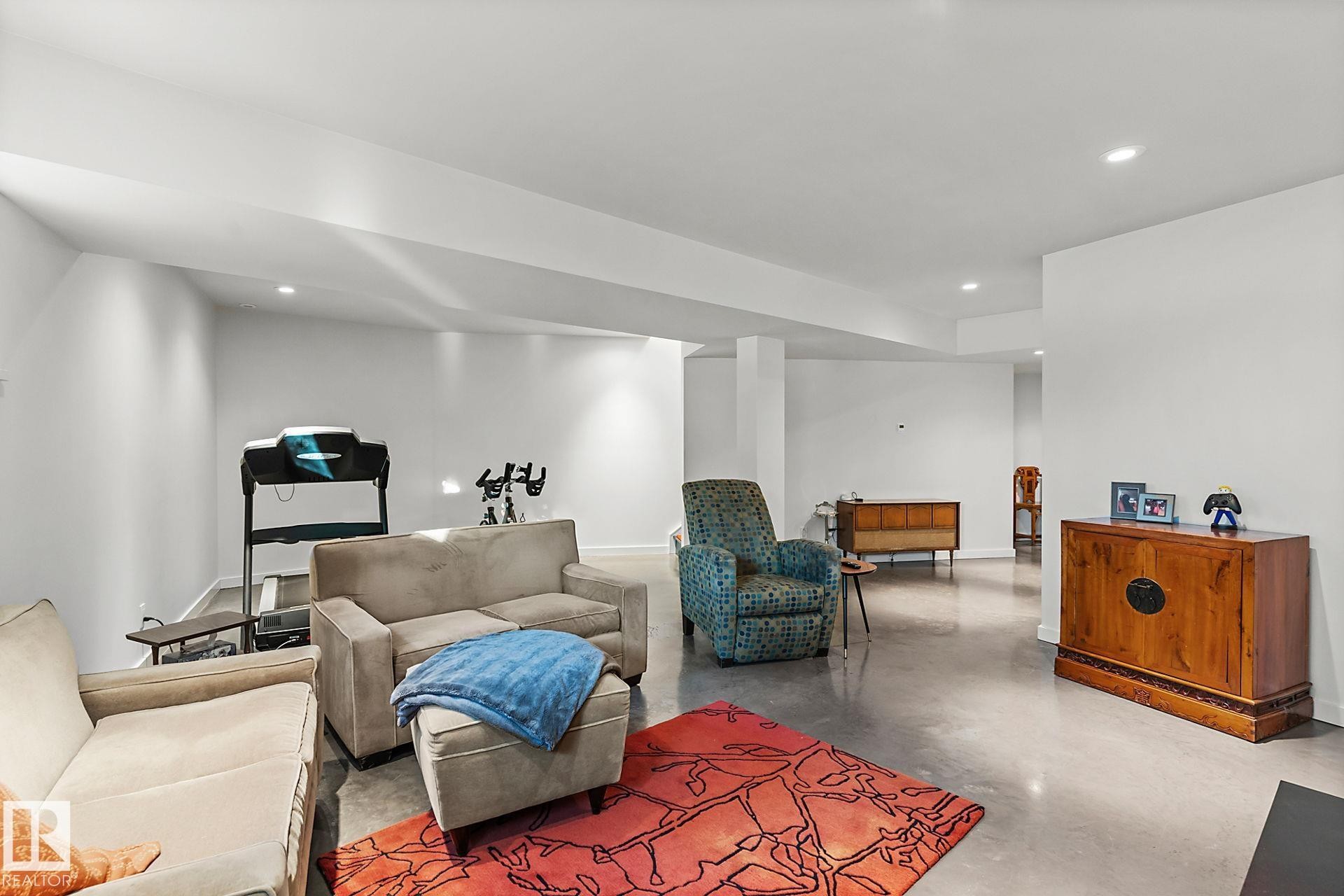 6428 Ada Boulevard Nw, Edmonton, AB - Indoor