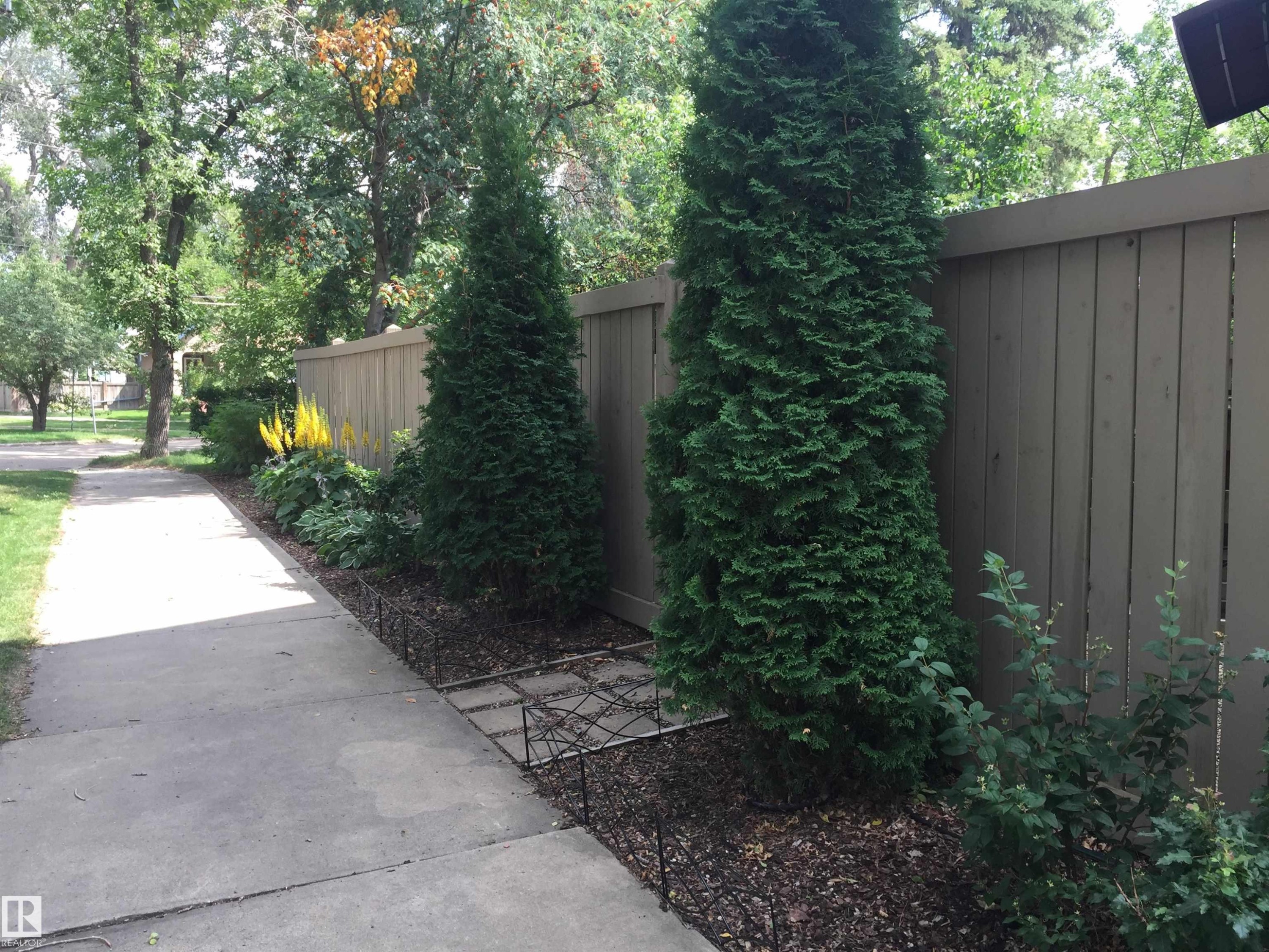 6428 Ada Boulevard Nw, Edmonton, AB - Outdoor