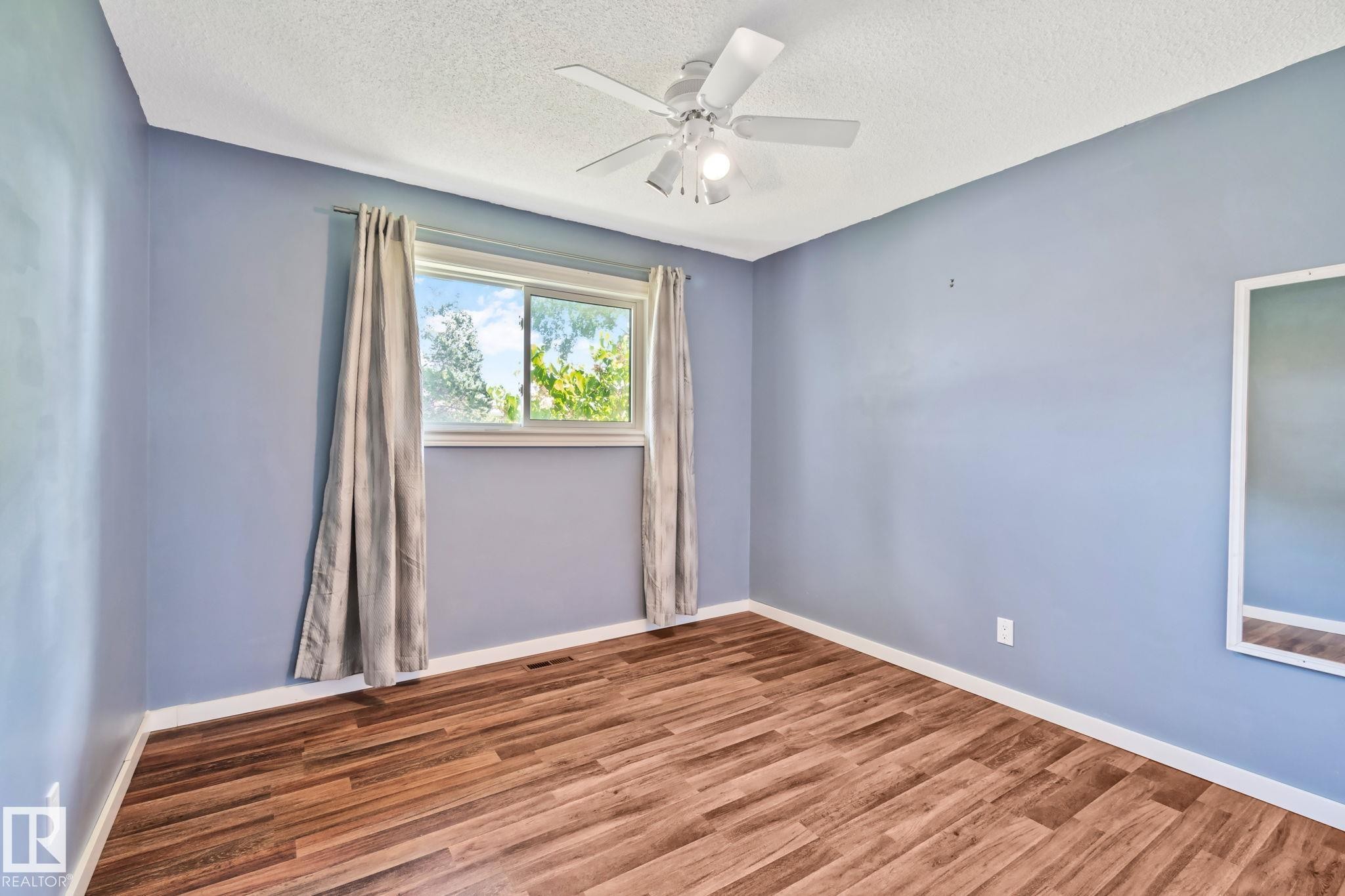 14820 75A Street, Edmonton, AB