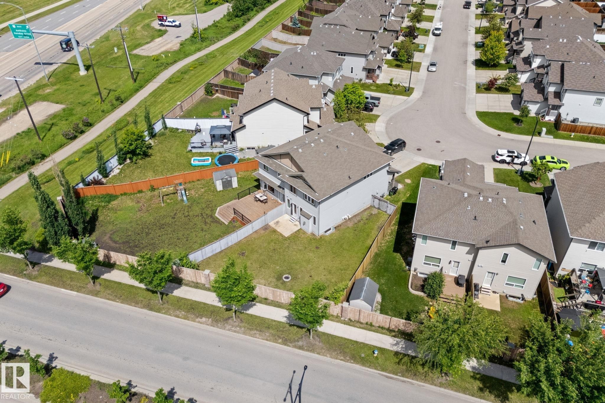 Expansive backyard featuring a partial wood fence, partial chain-link fence, and a small storage shed - 12523 171 Avenue, Edmonton, AB