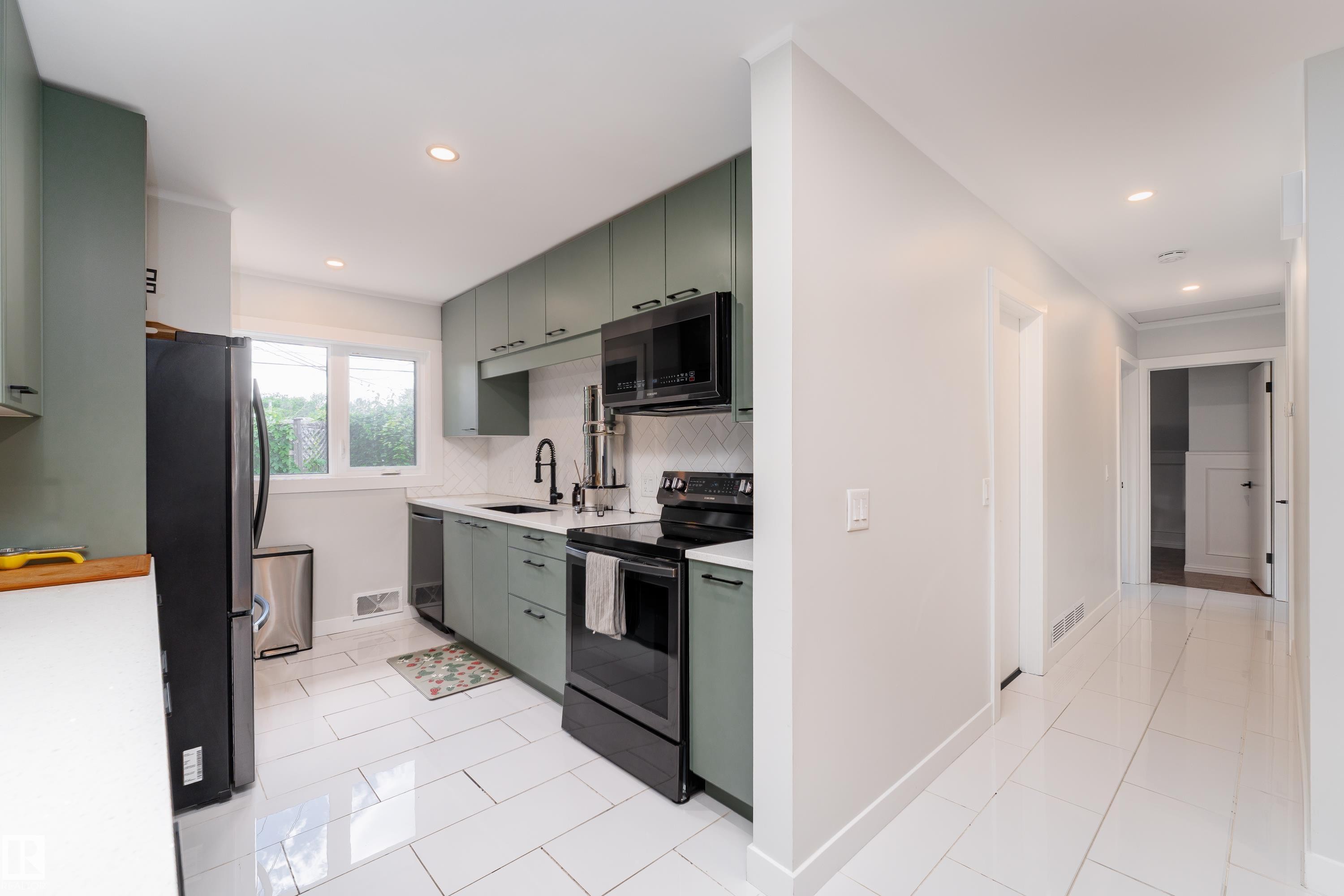 10512 45 Street, Edmonton, AB