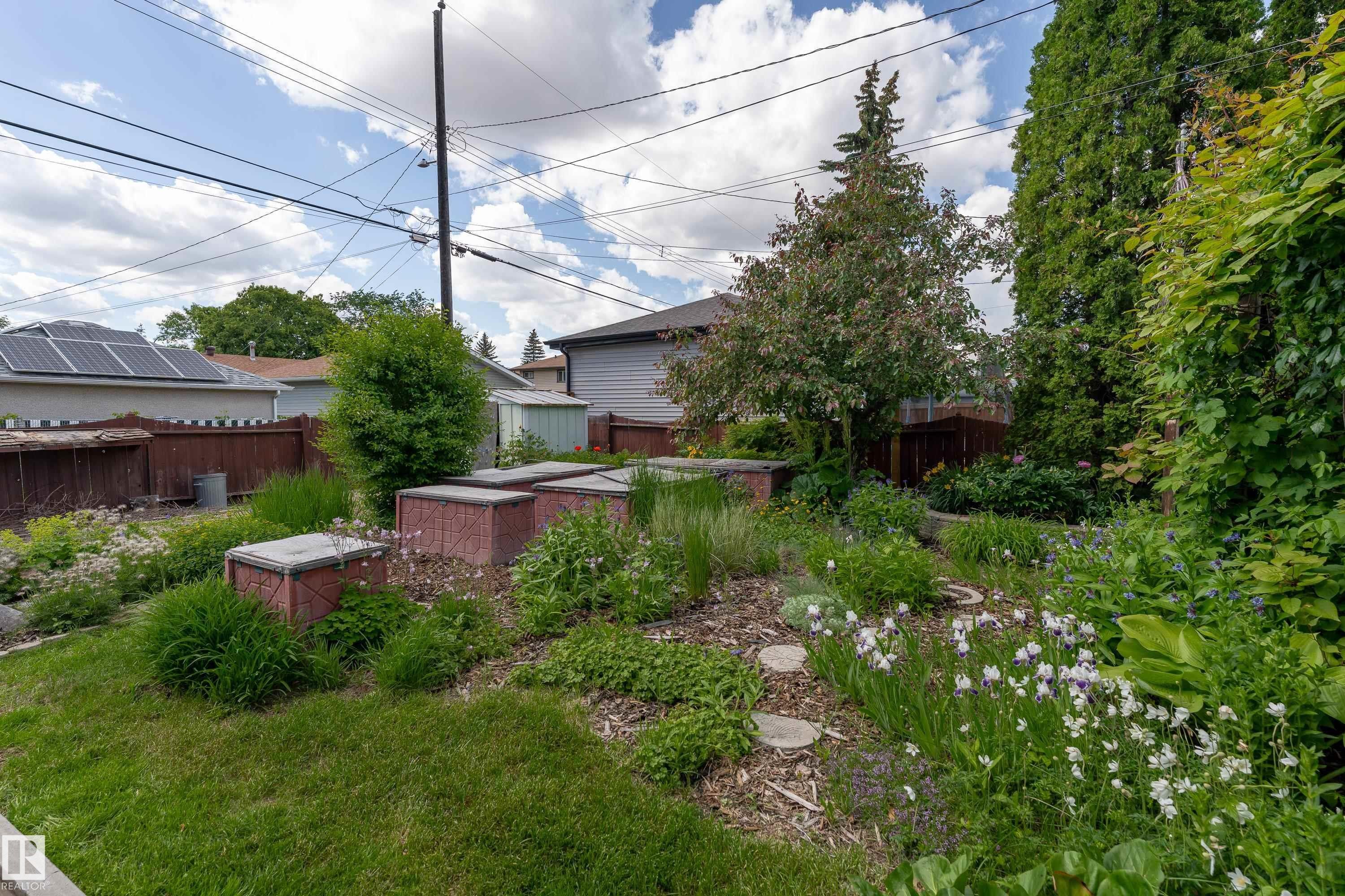 10512 45 Street, Edmonton, AB