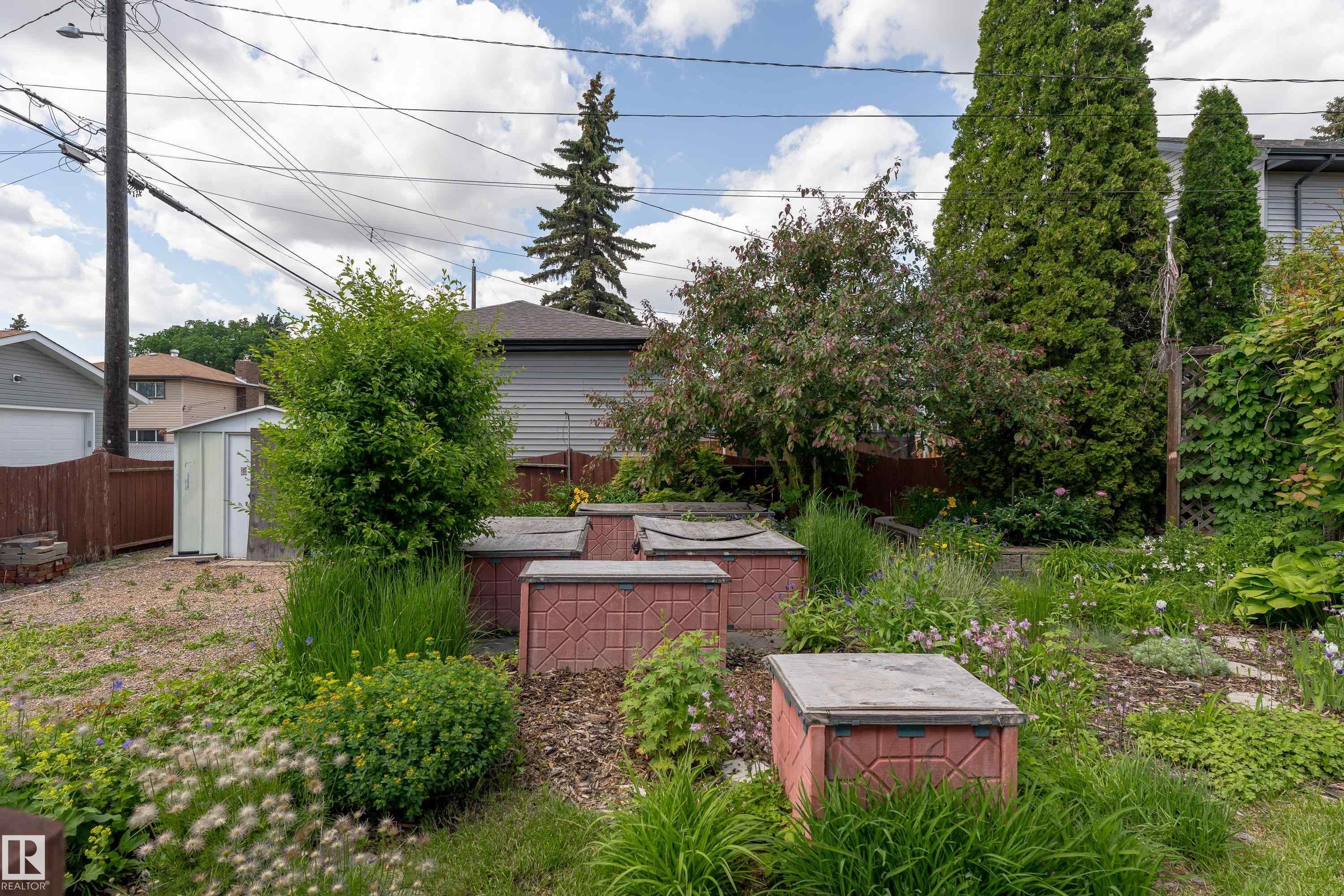 10512 45 Street, Edmonton, AB