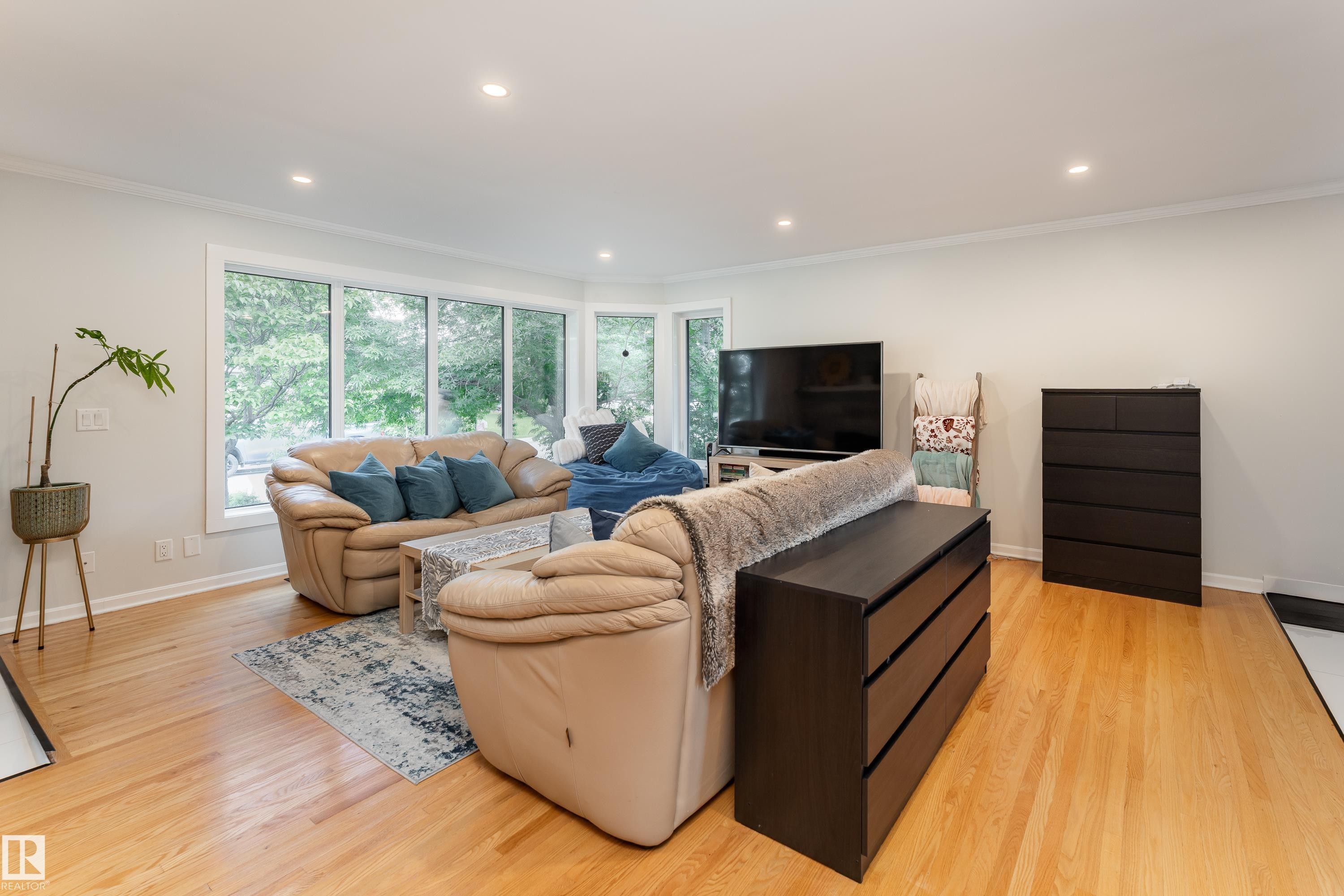 10512 45 Street, Edmonton, AB