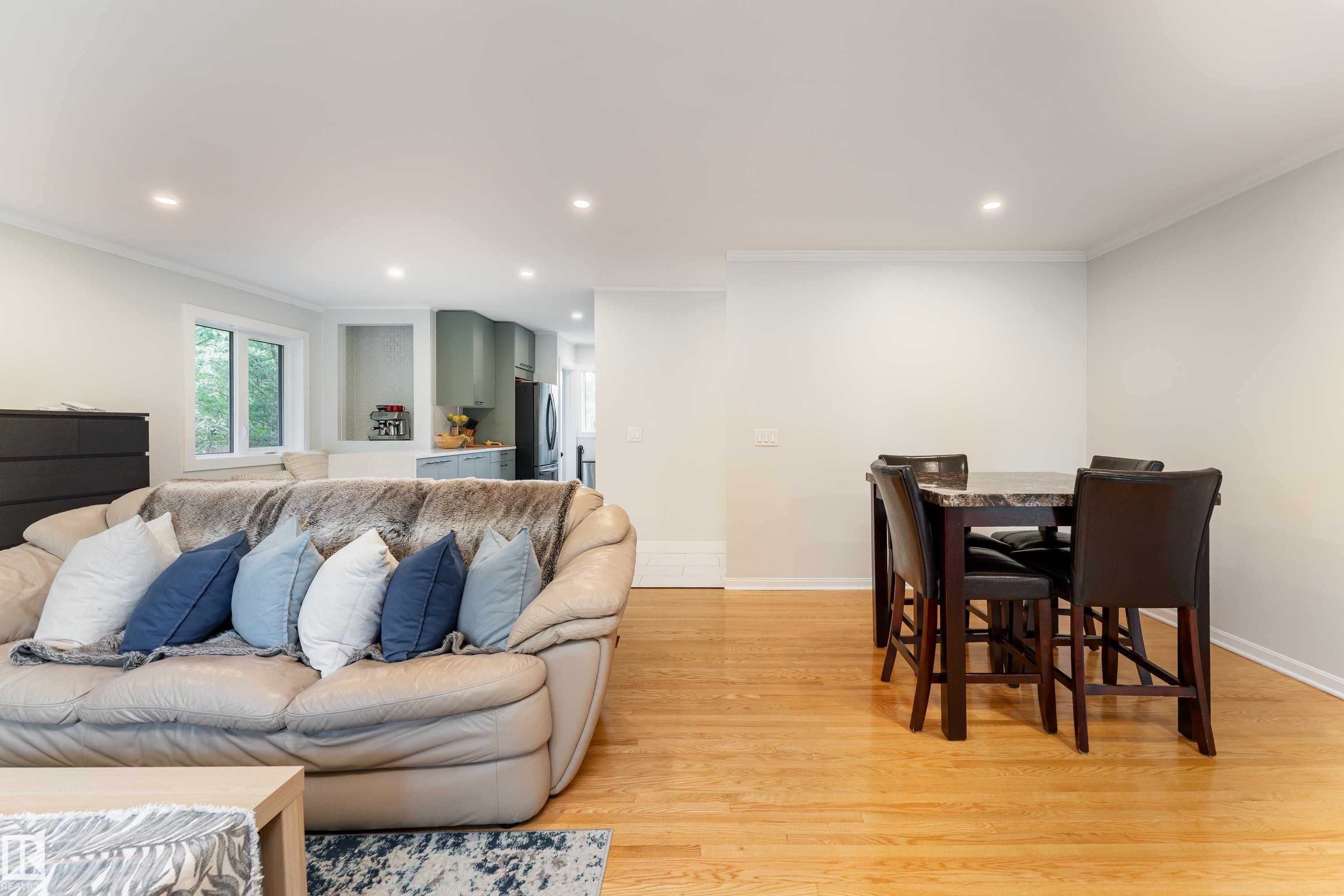 10512 45 Street, Edmonton, AB