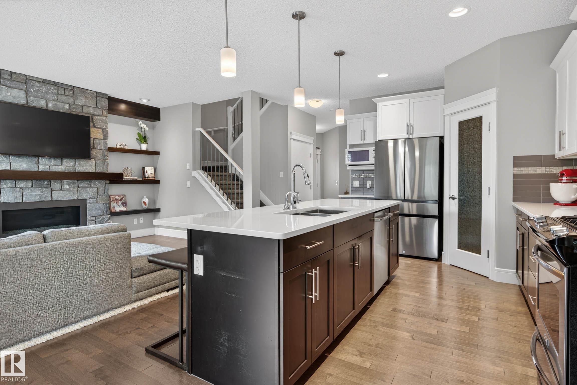3411 Abbott Way, Edmonton, AB - Indoor Photo Showing Kitchen With Upgraded Kitchen