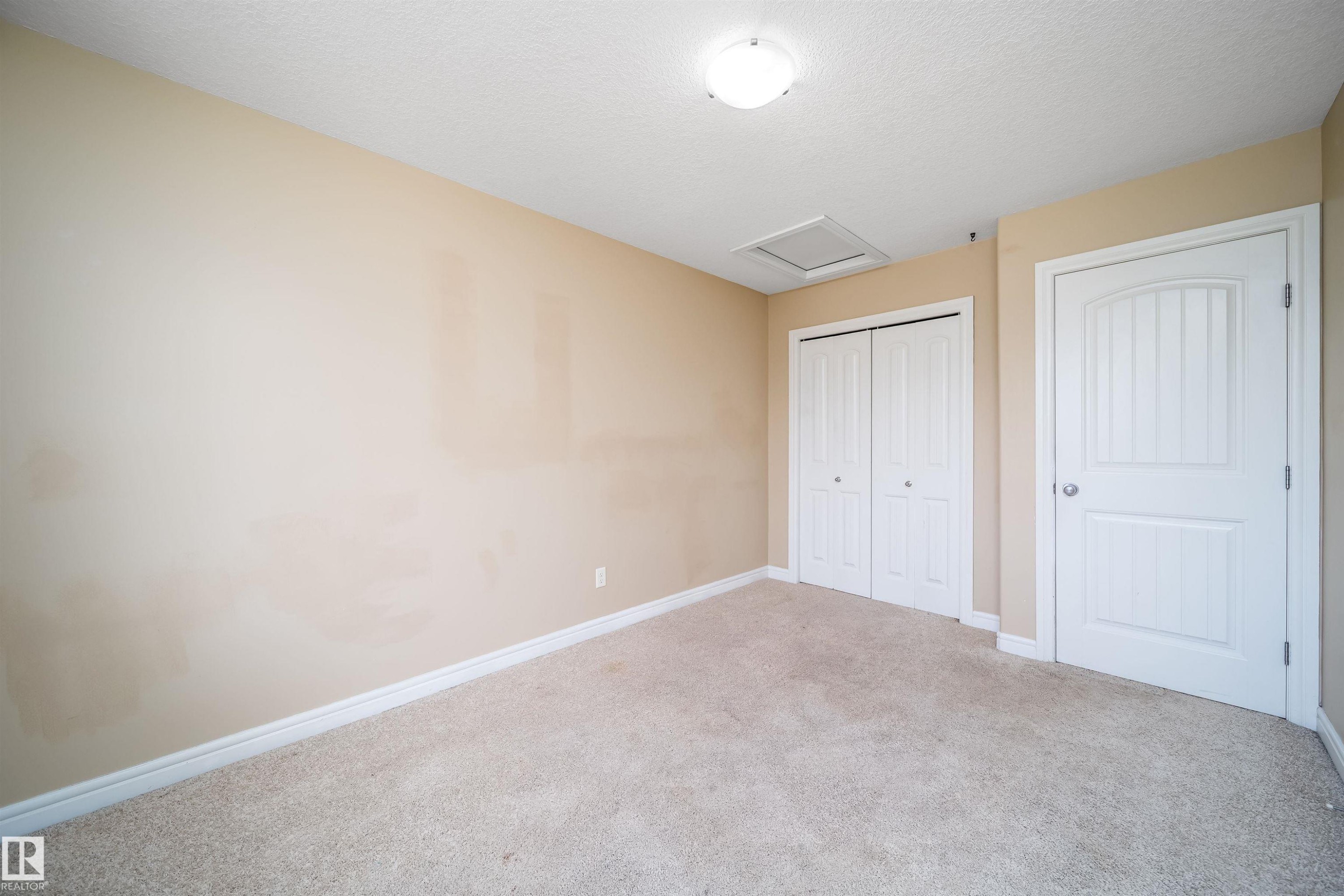 #46 15151 43 St Nw, Edmonton, AB - Indoor Photo Showing Other Room