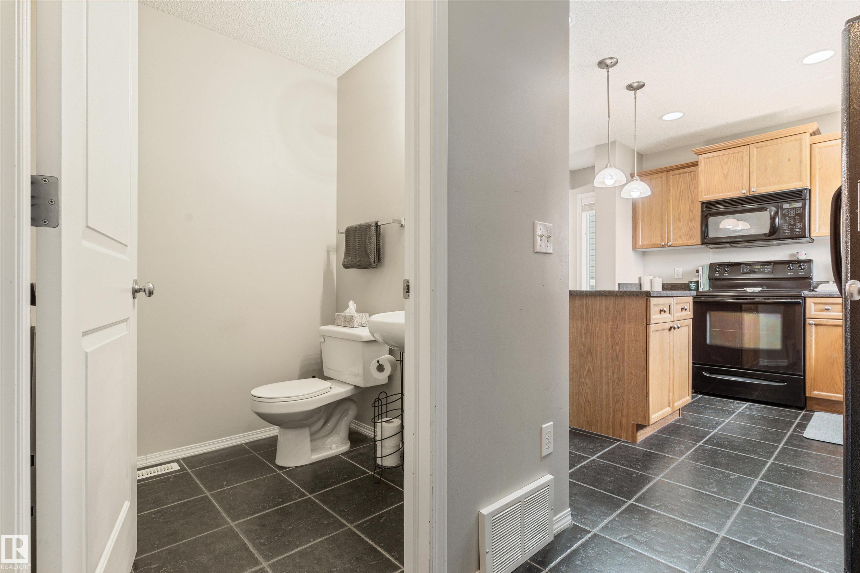 8774 Stein Lane, Edmonton, AB