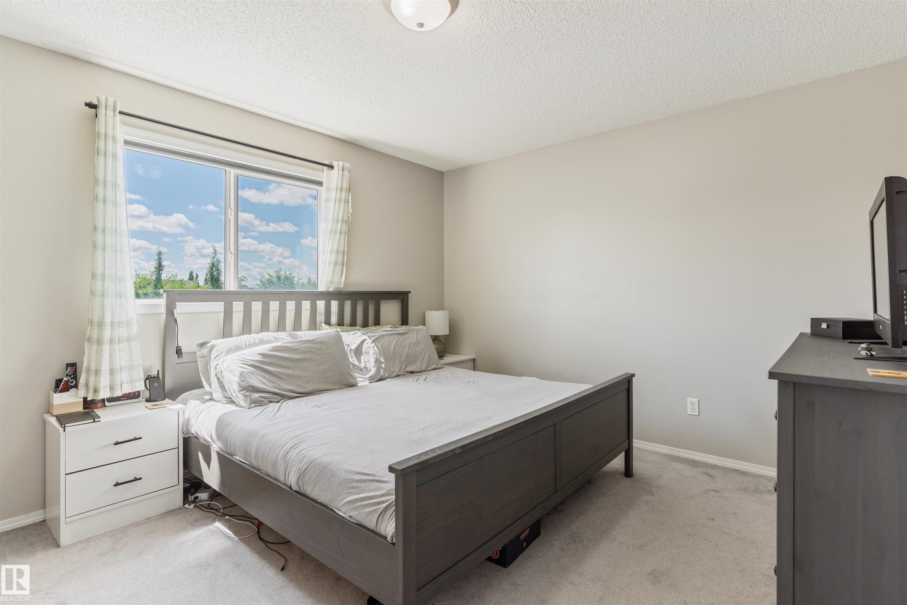 8774 Stein Lane, Edmonton, AB
