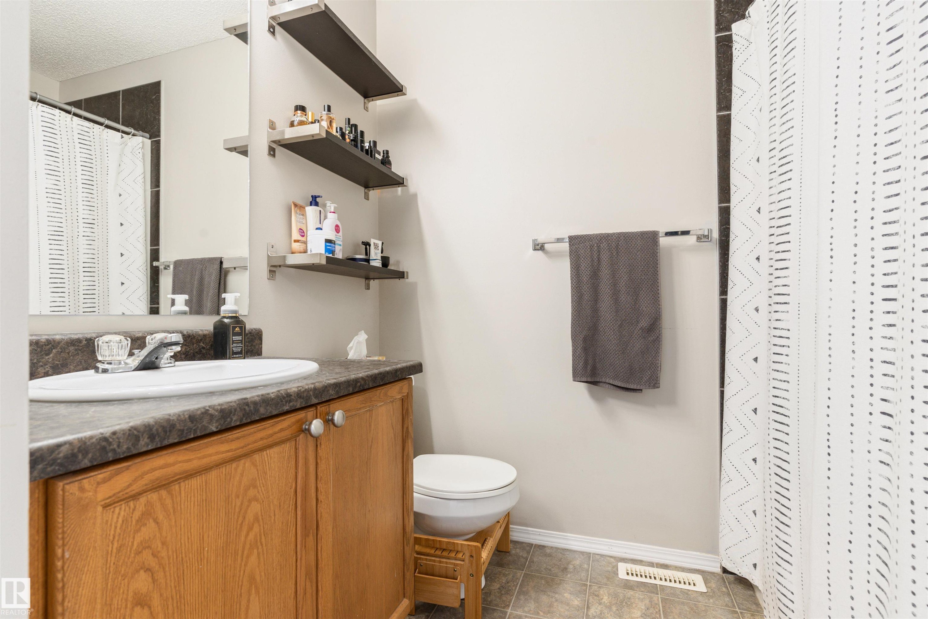 8774 Stein Lane, Edmonton, AB
