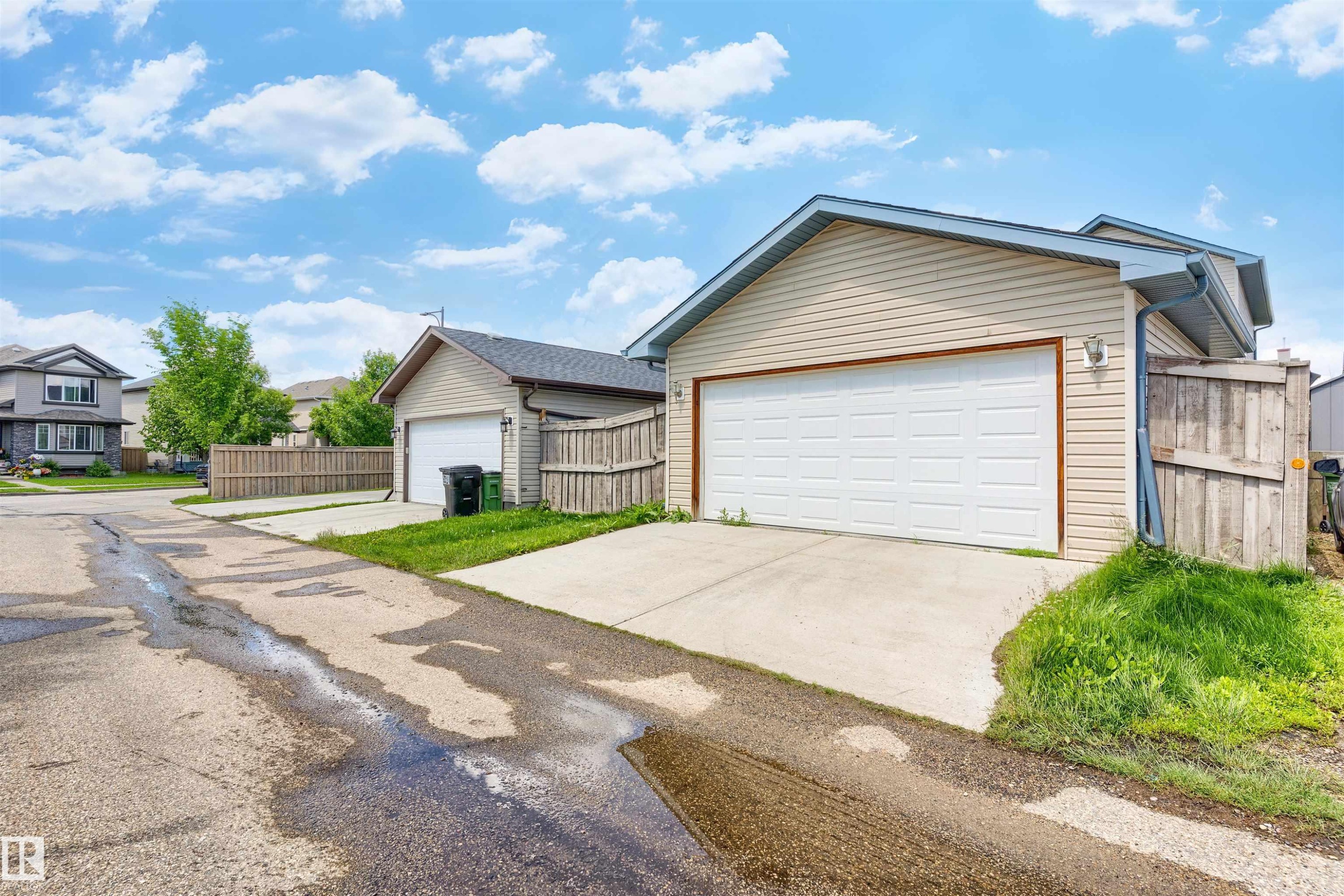 8774 Stein Lane, Edmonton, AB
