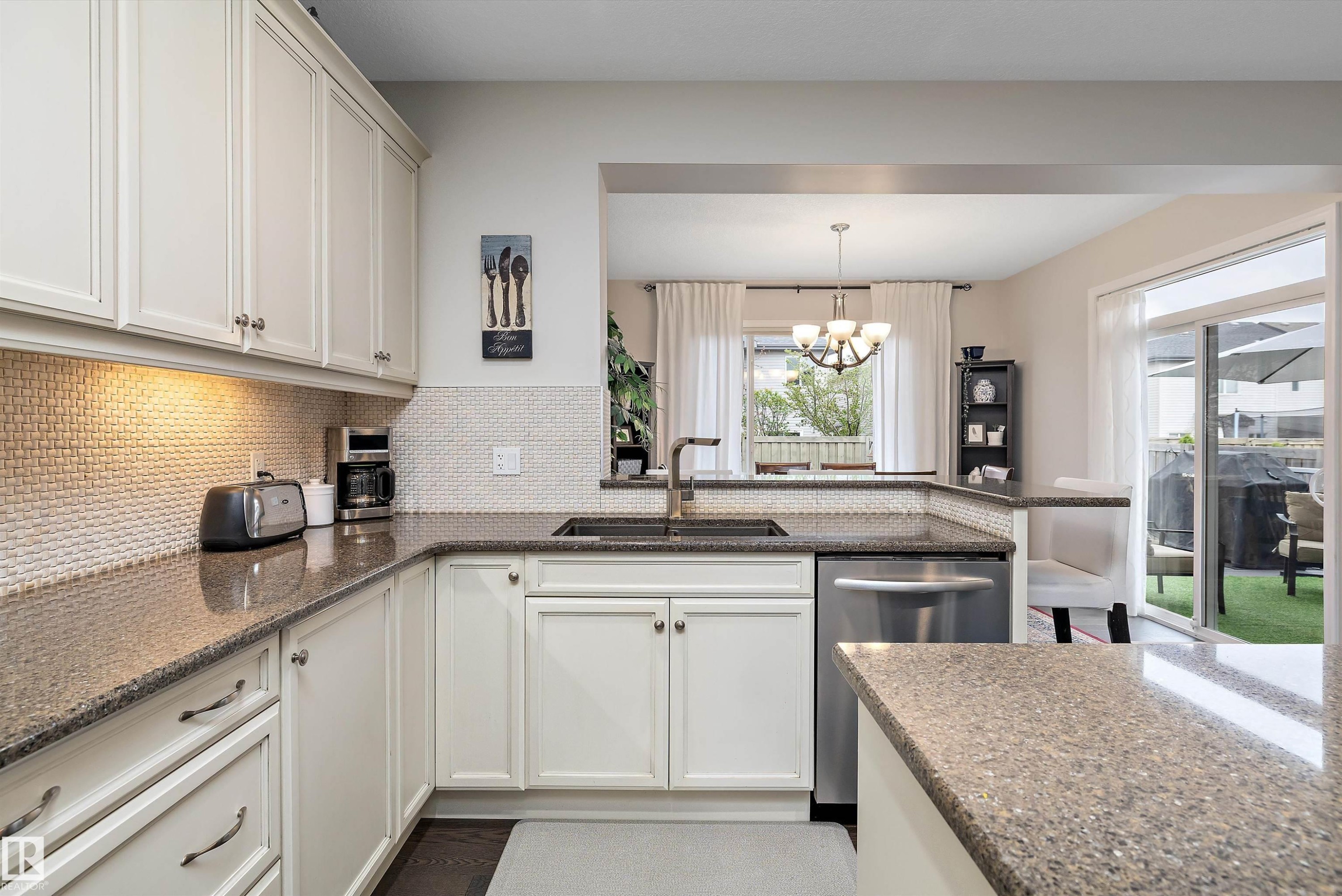 4015 Alexander Way, Edmonton, AB