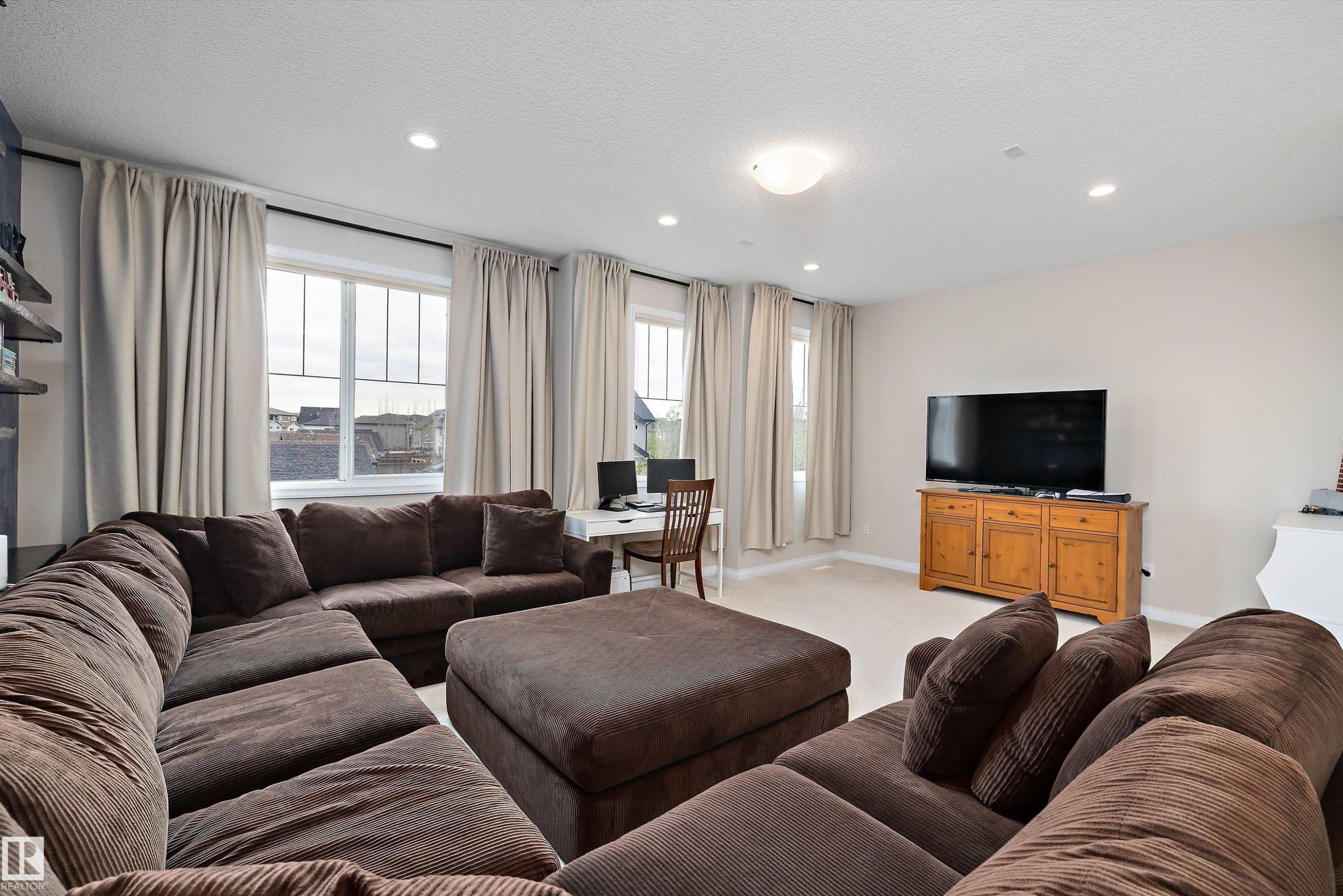 4015 Alexander Way, Edmonton, AB