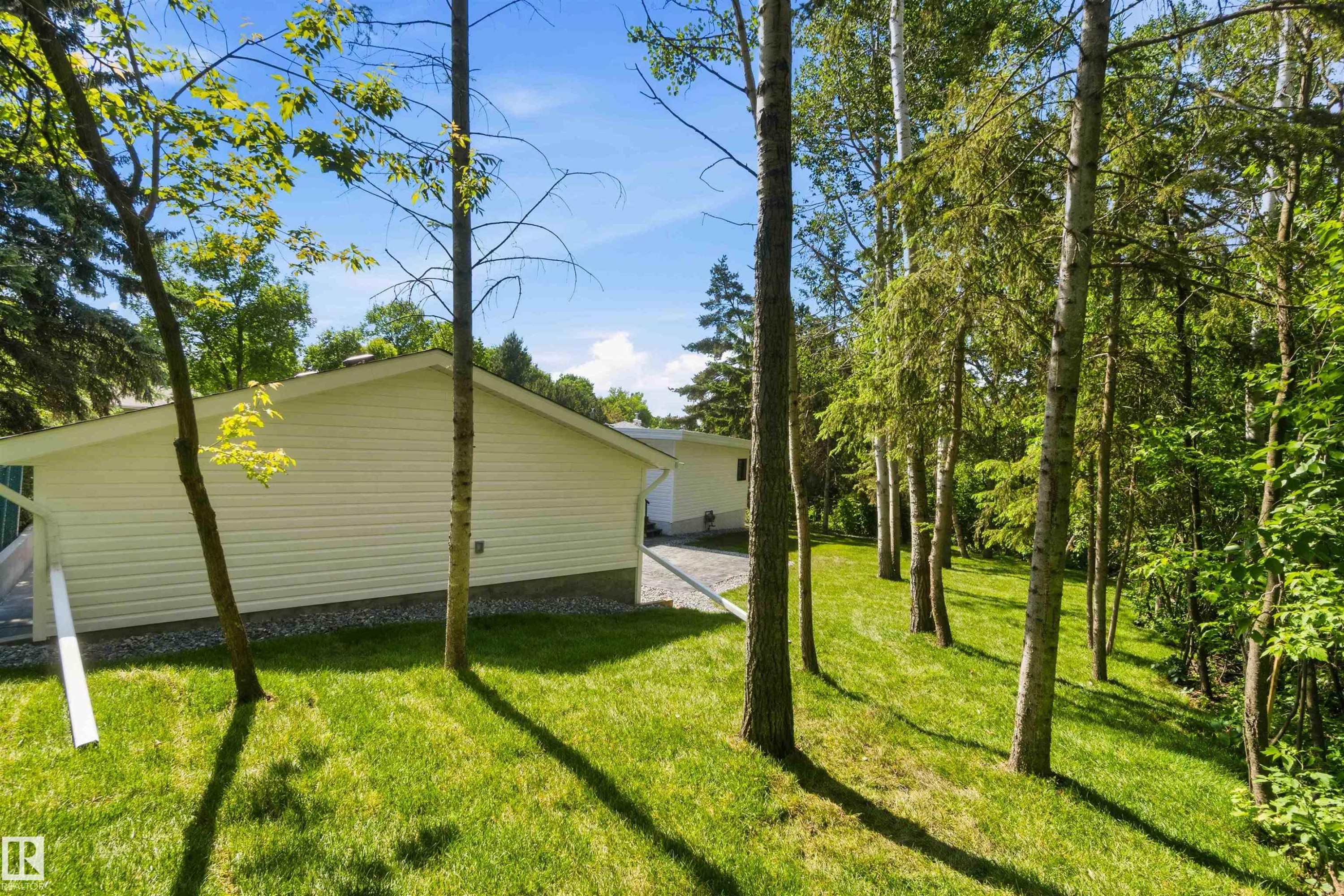 19 Greenbrier Crescent, St. Albert, AB