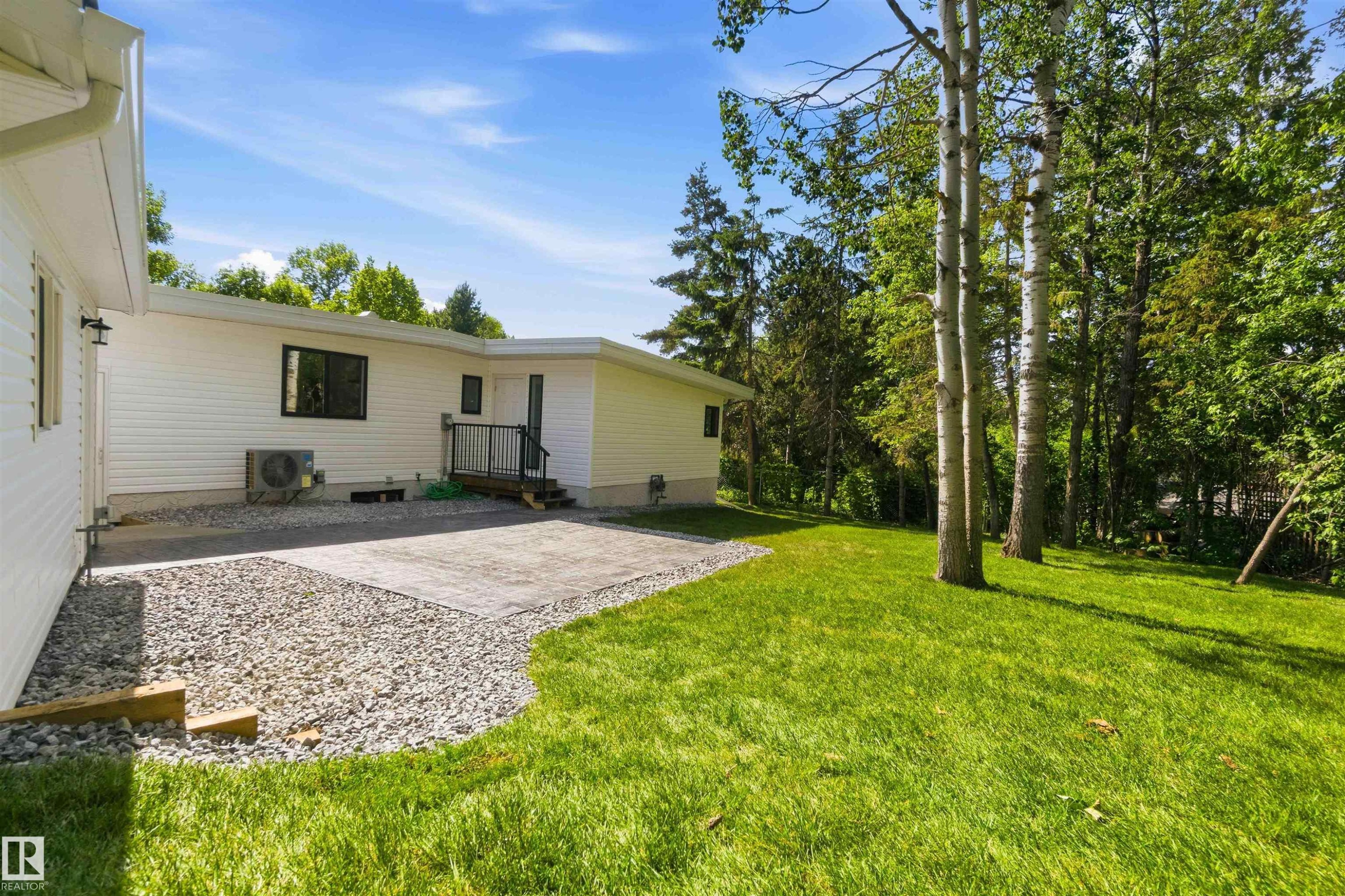 19 Greenbrier Crescent, St. Albert, AB