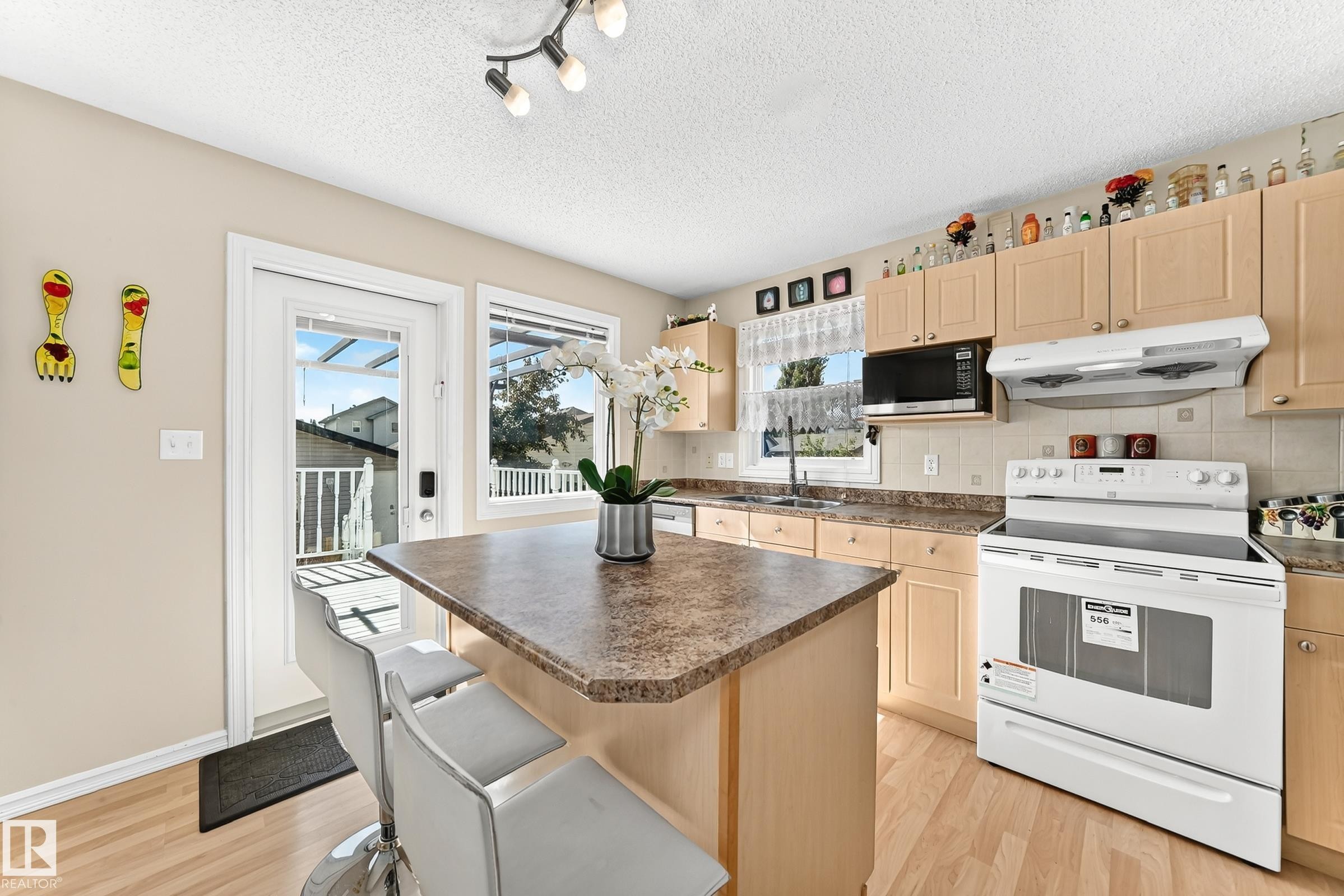 17408 87 Street, Edmonton, AB