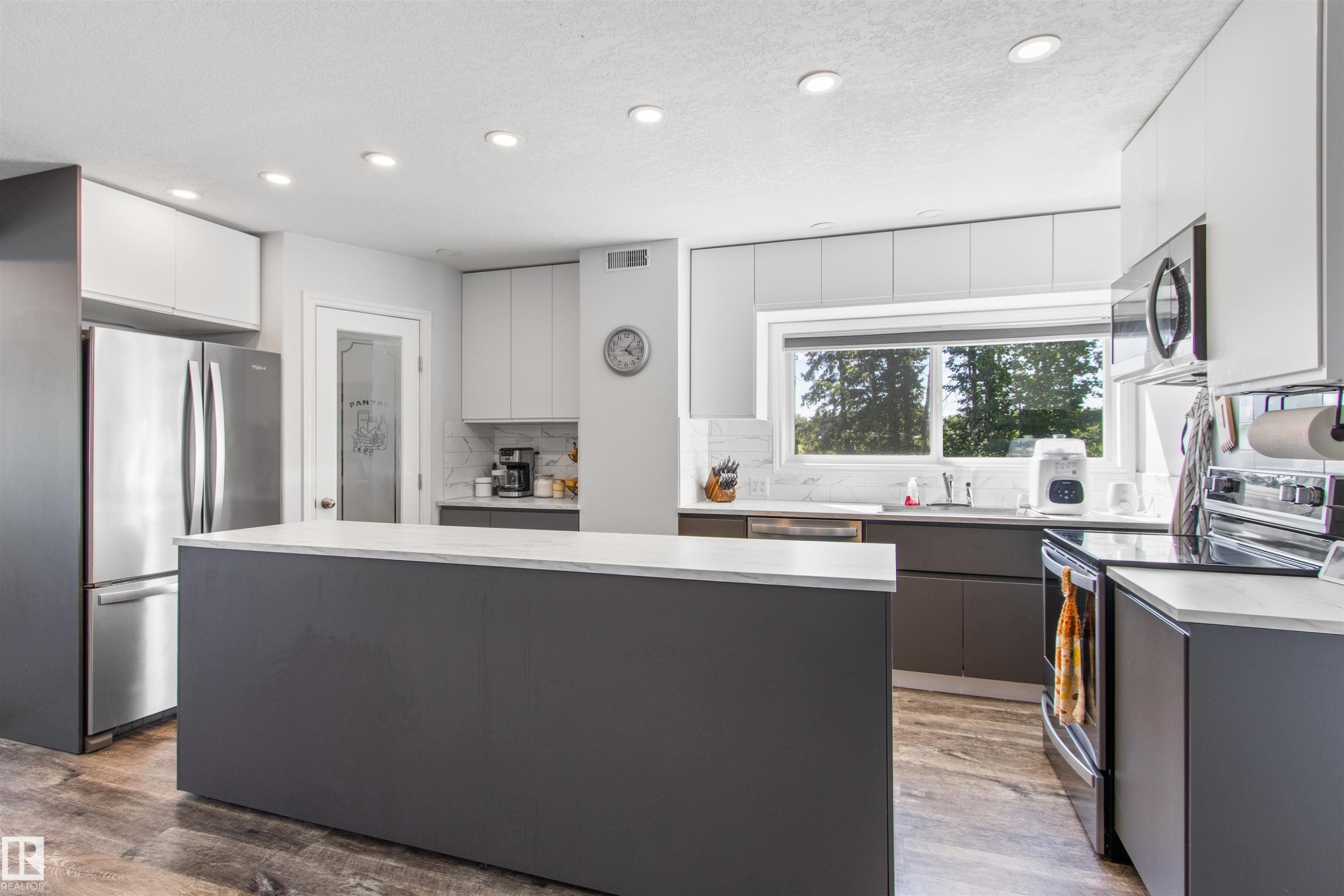 310 Hwy 13 E, Alder Flats, AB