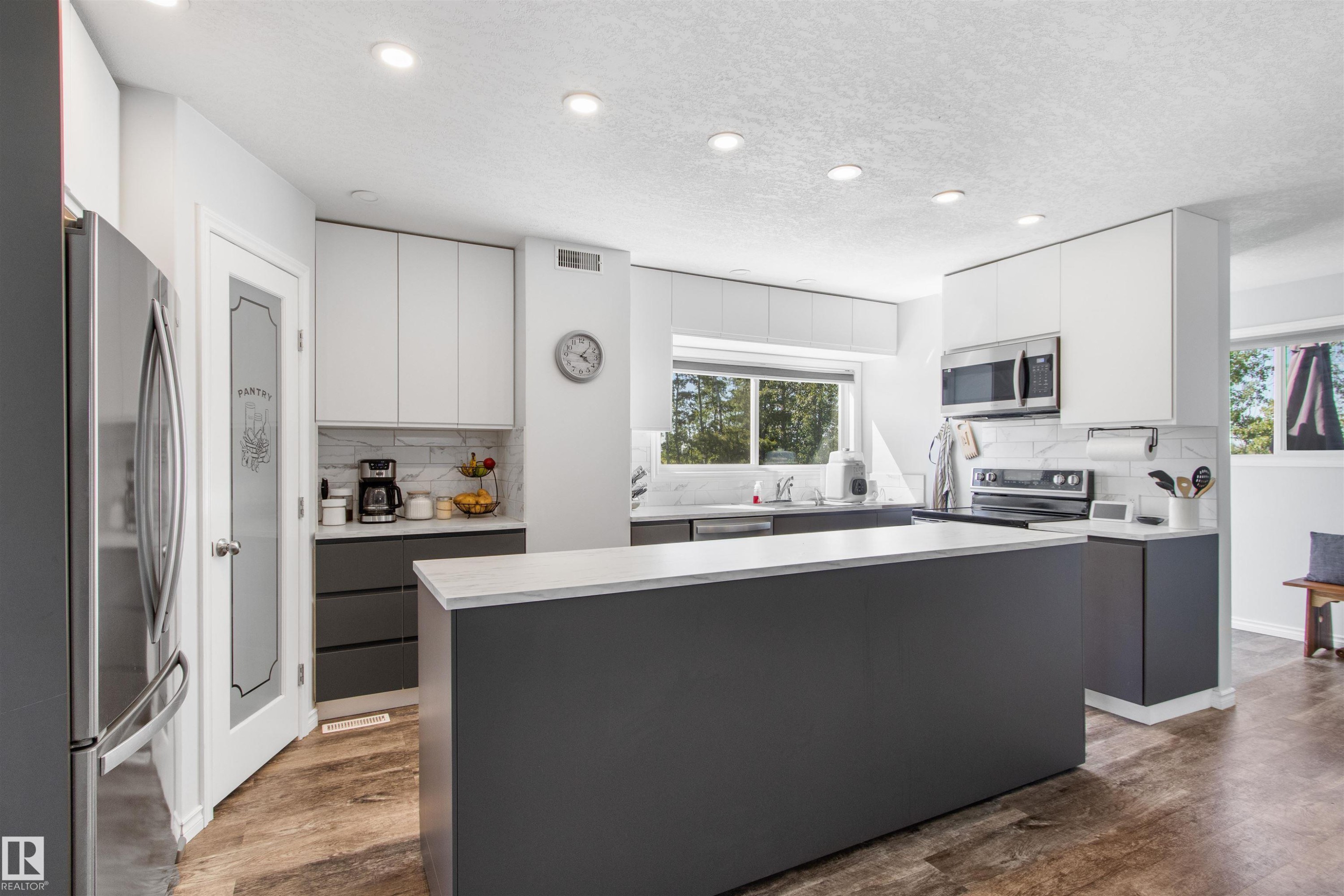 310 Hwy 13 E, Alder Flats, AB