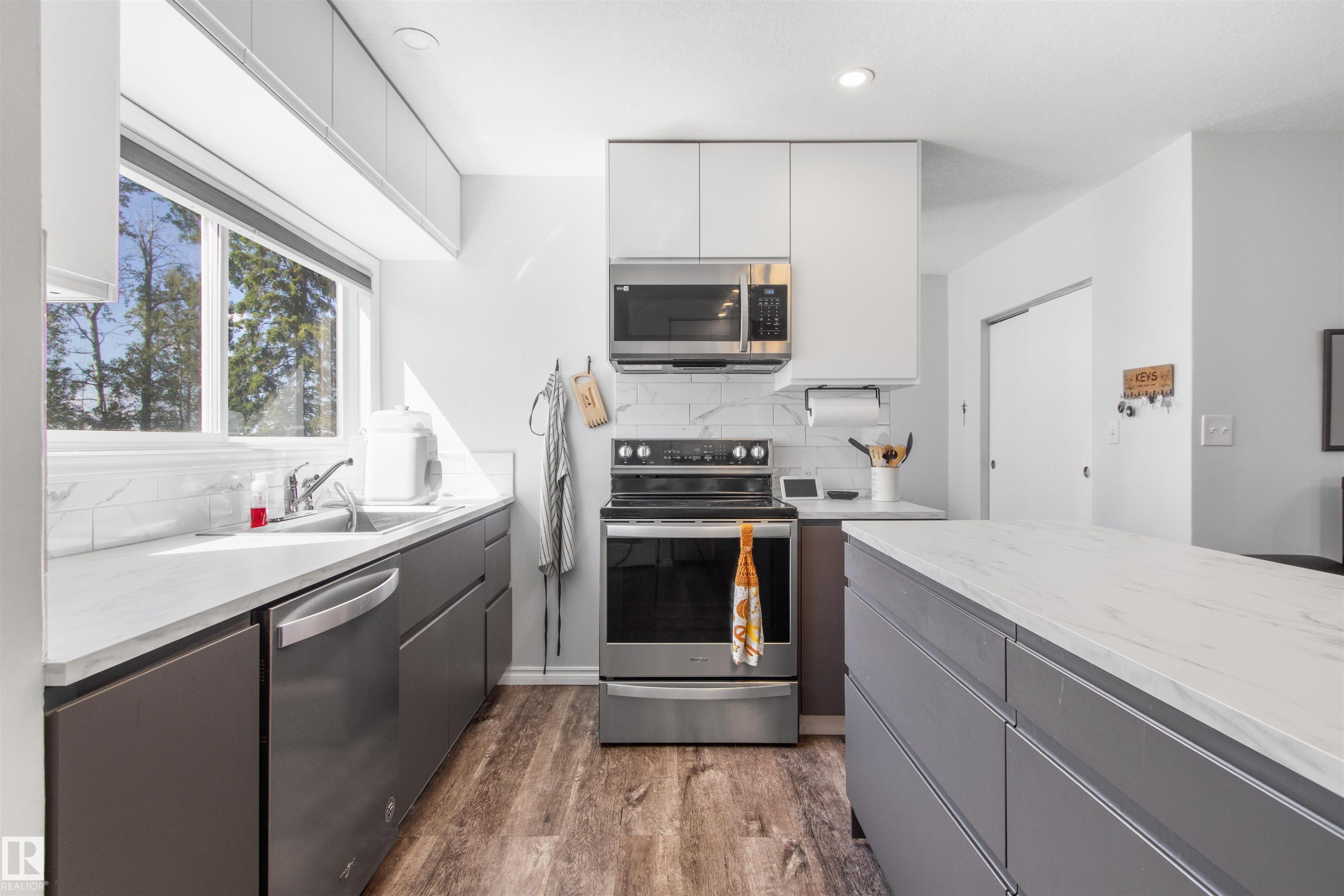 310 Hwy 13 E, Alder Flats, AB