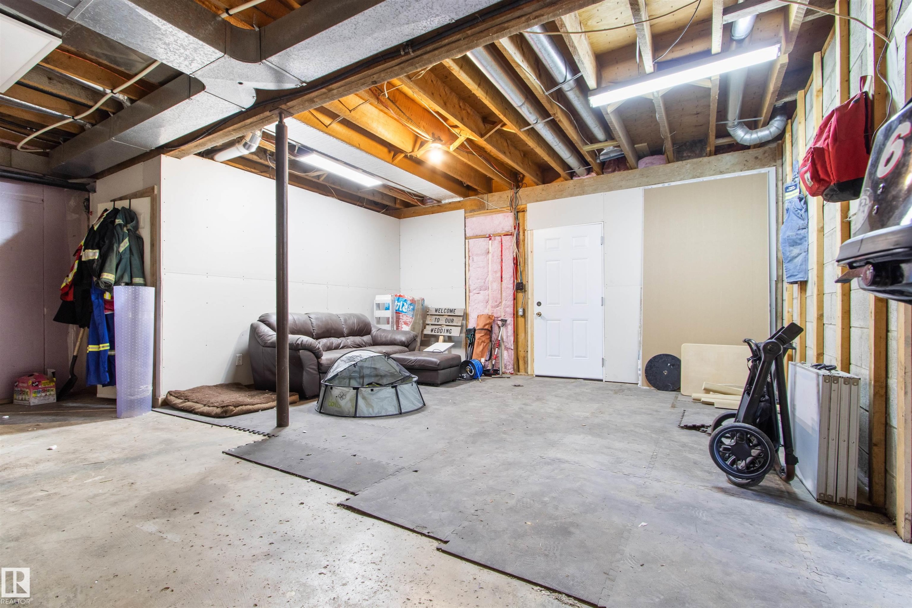 310 Hwy 13 E, Alder Flats, AB