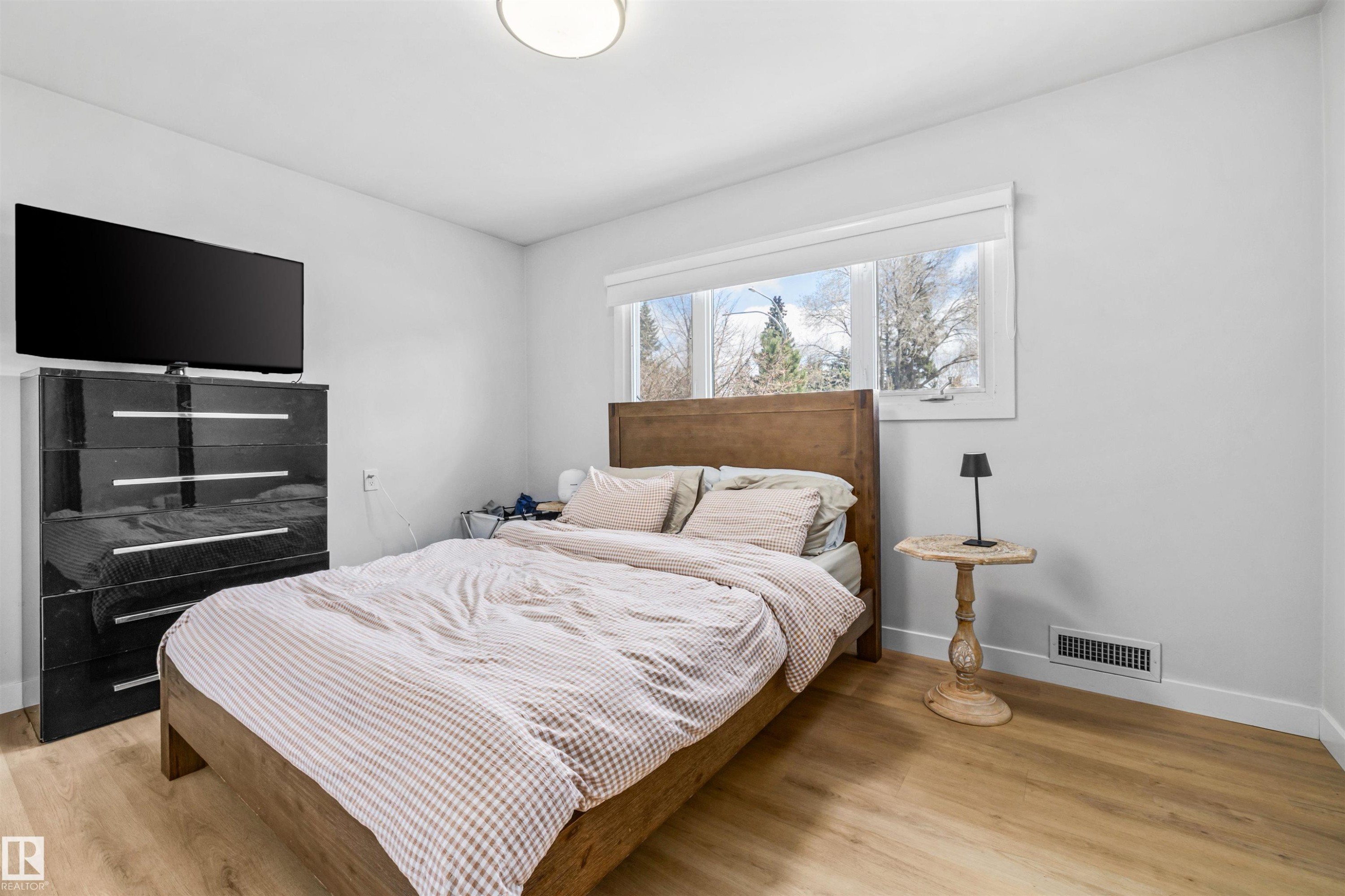 10130 62 Street, Edmonton, AB - Indoor Photo Showing Bedroom