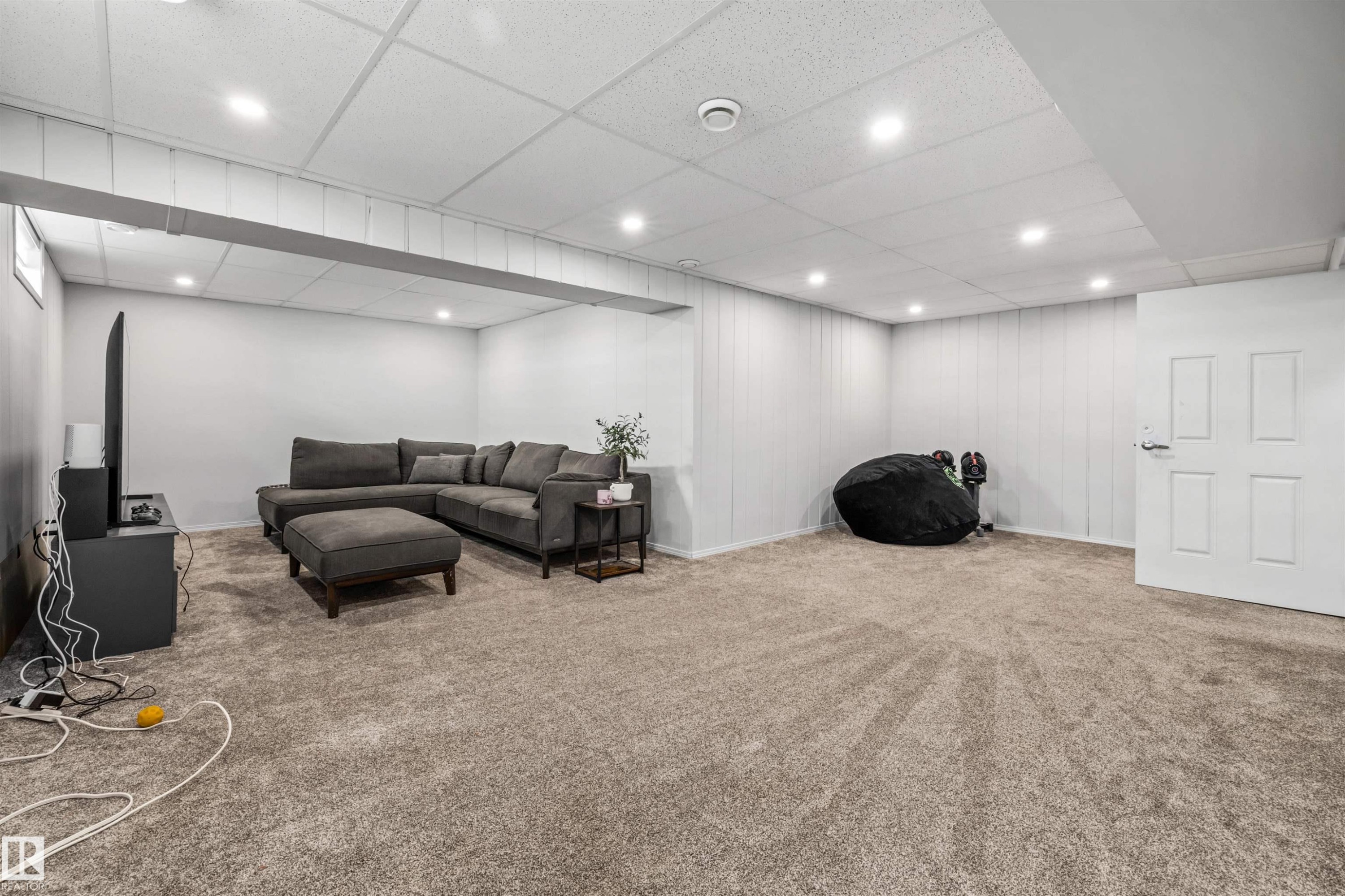 10130 62 Street, Edmonton, AB - Indoor
