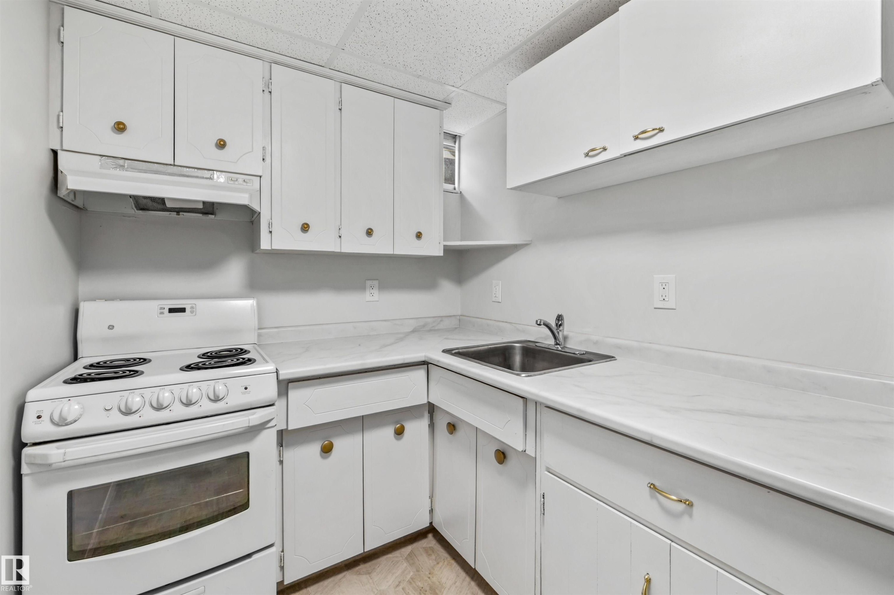 10130 62 Street, Edmonton, AB - Indoor Photo Showing Kitchen