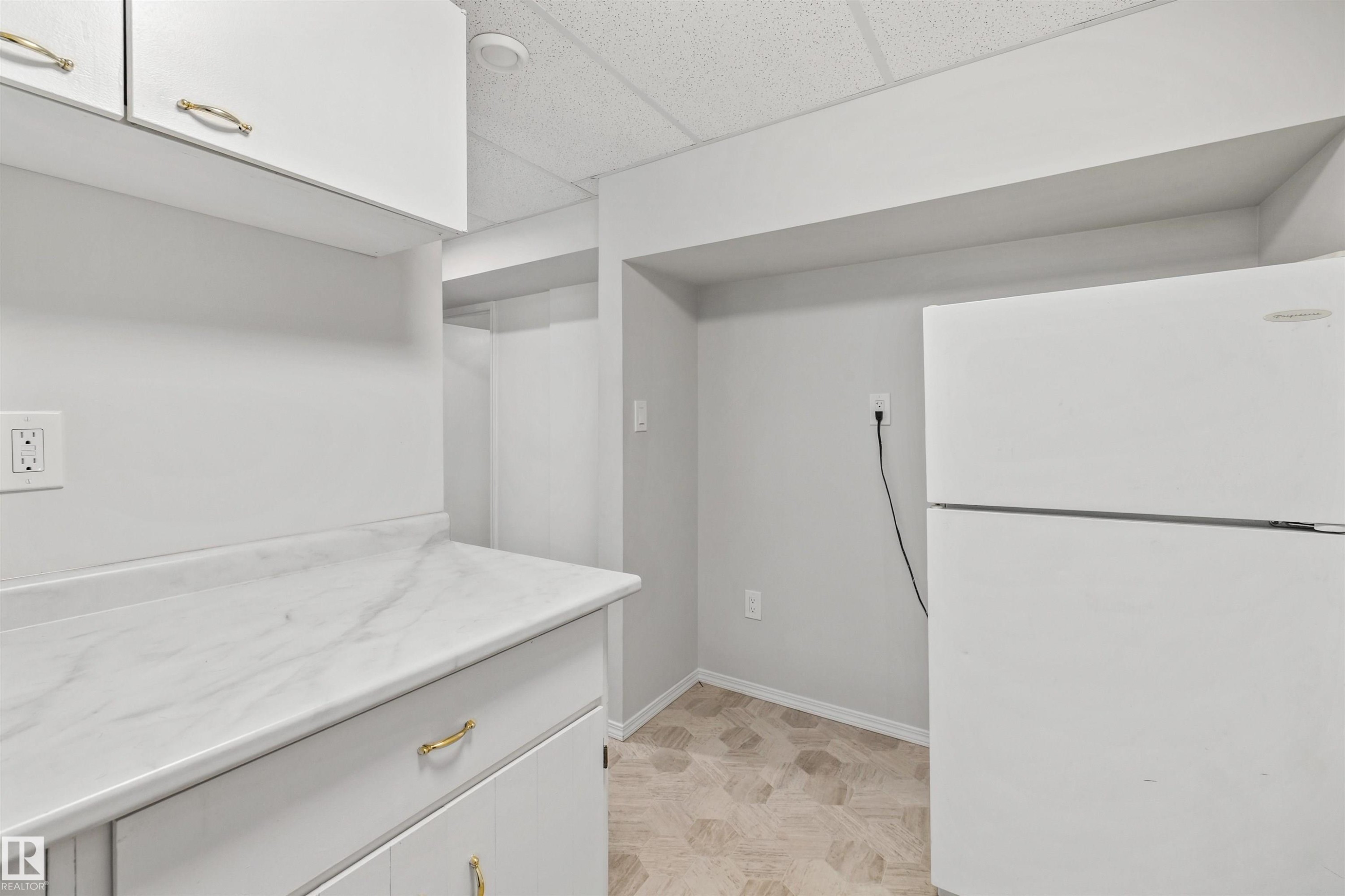 10130 62 Street, Edmonton, AB - Indoor