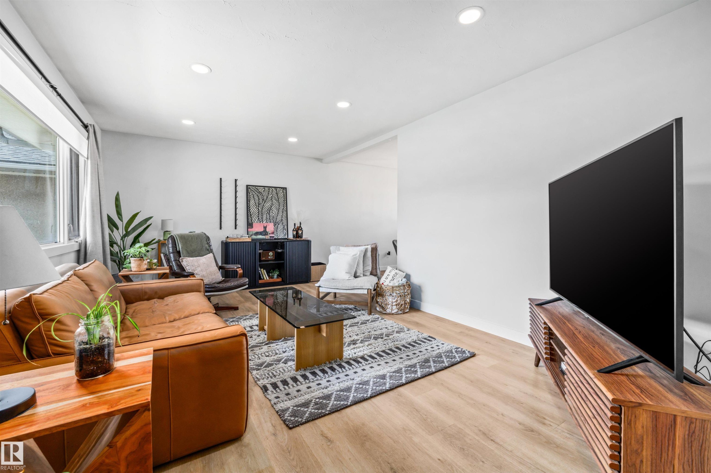 10130 62 Street, Edmonton, AB - Indoor