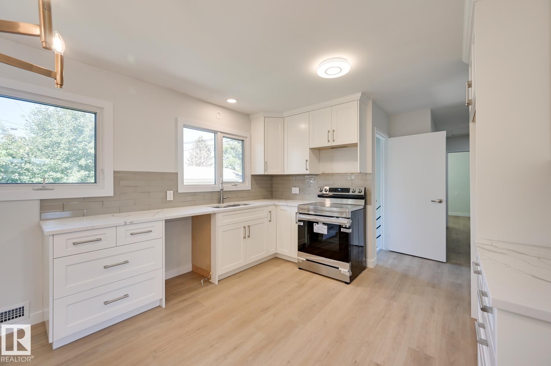 10130 62 Street, Edmonton, AB - Indoor Photo Showing Kitchen