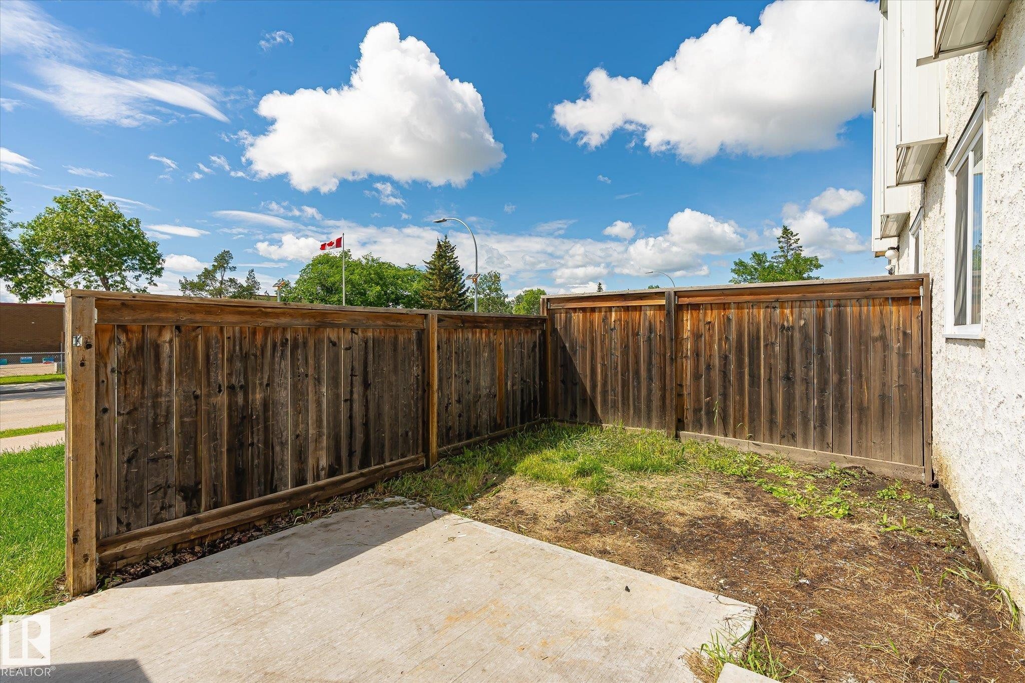 Private fenced yard with a concrete patio - 186 Cornell Crest, Edmonton, AB