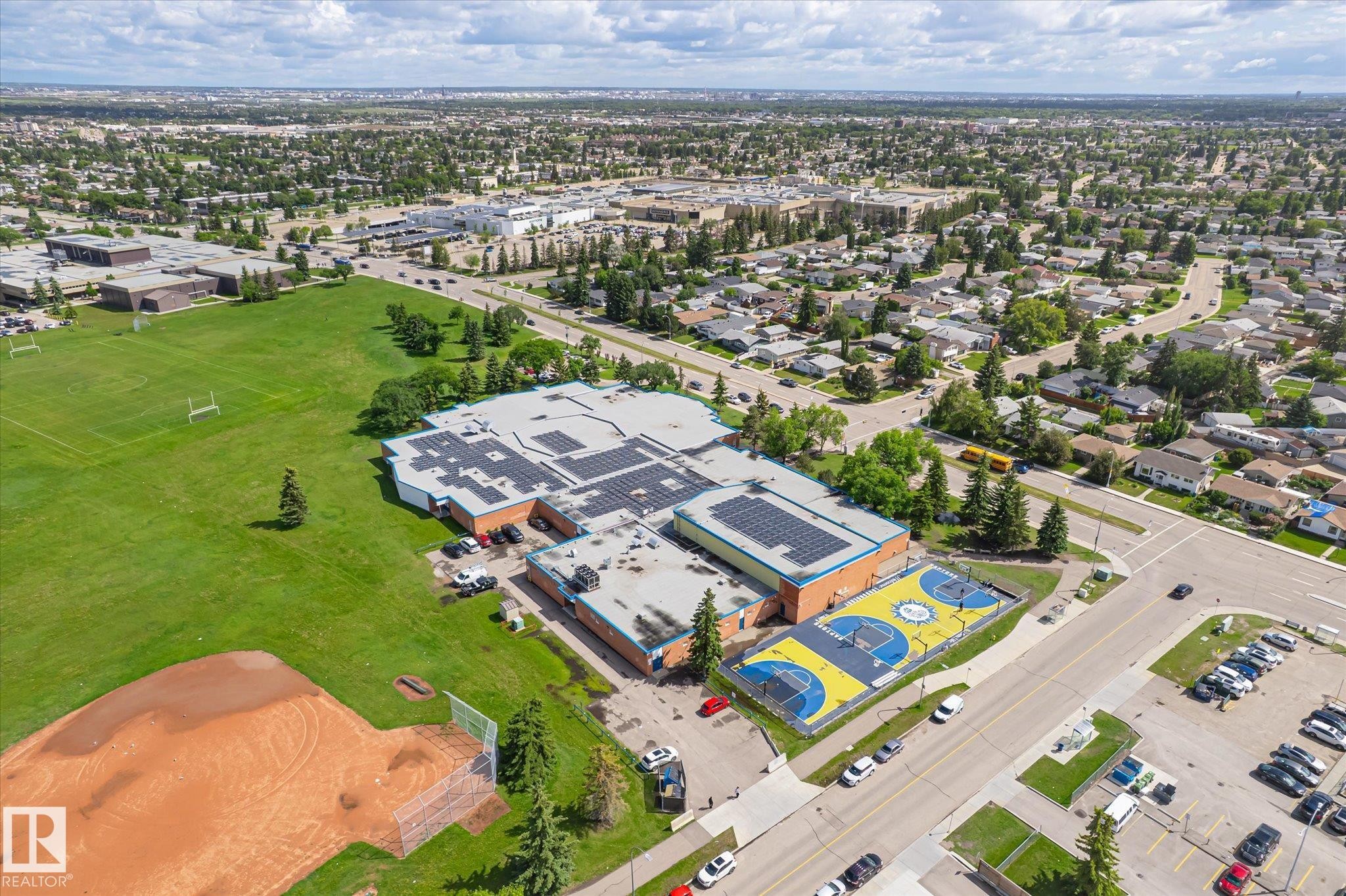 Aerial perspective showcasing a sprawling residential area with extensive green spaces - 186 Cornell Crest, Edmonton, AB