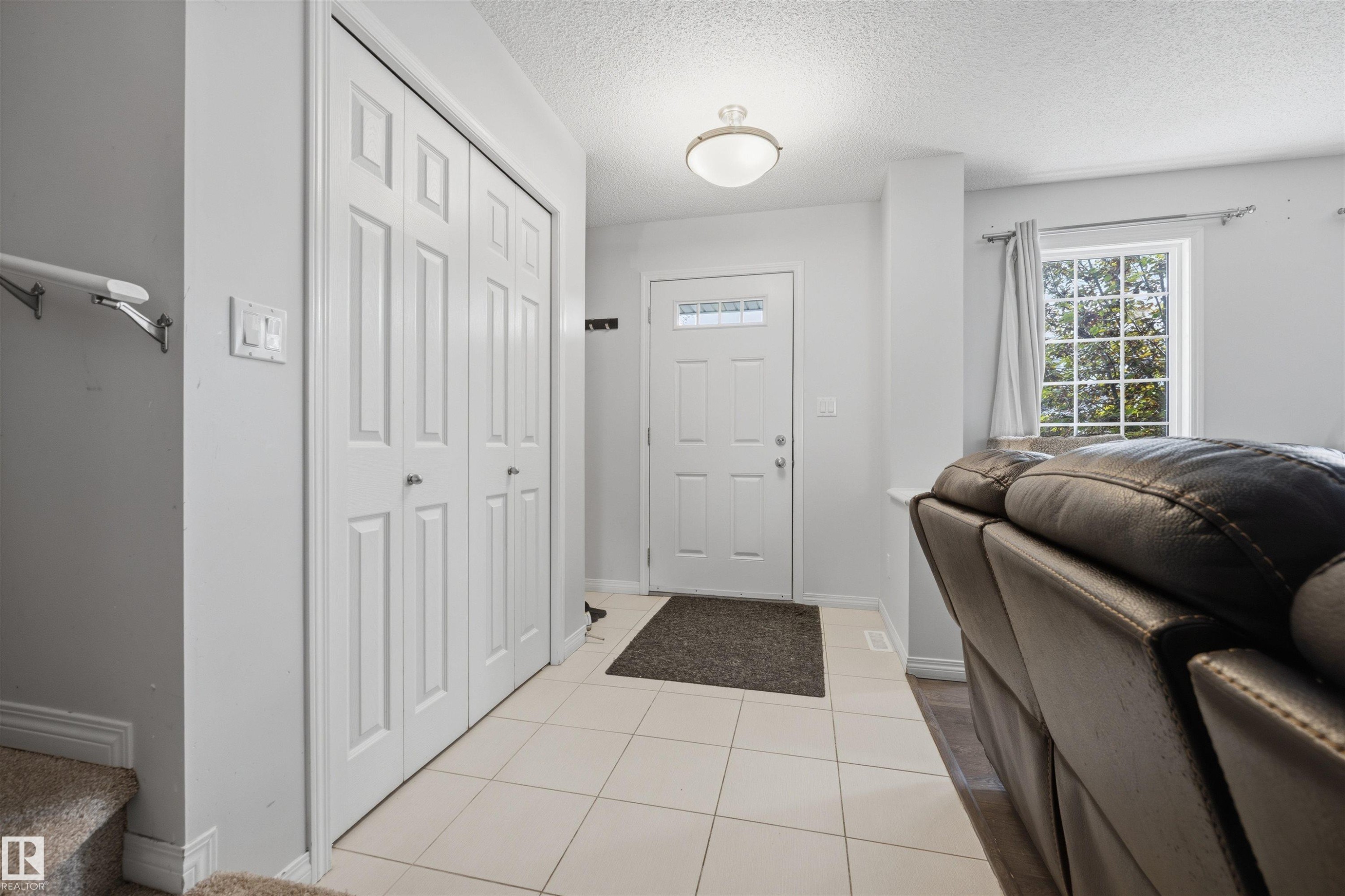 818 Eagleson Link Nw, Edmonton, AB - Indoor
