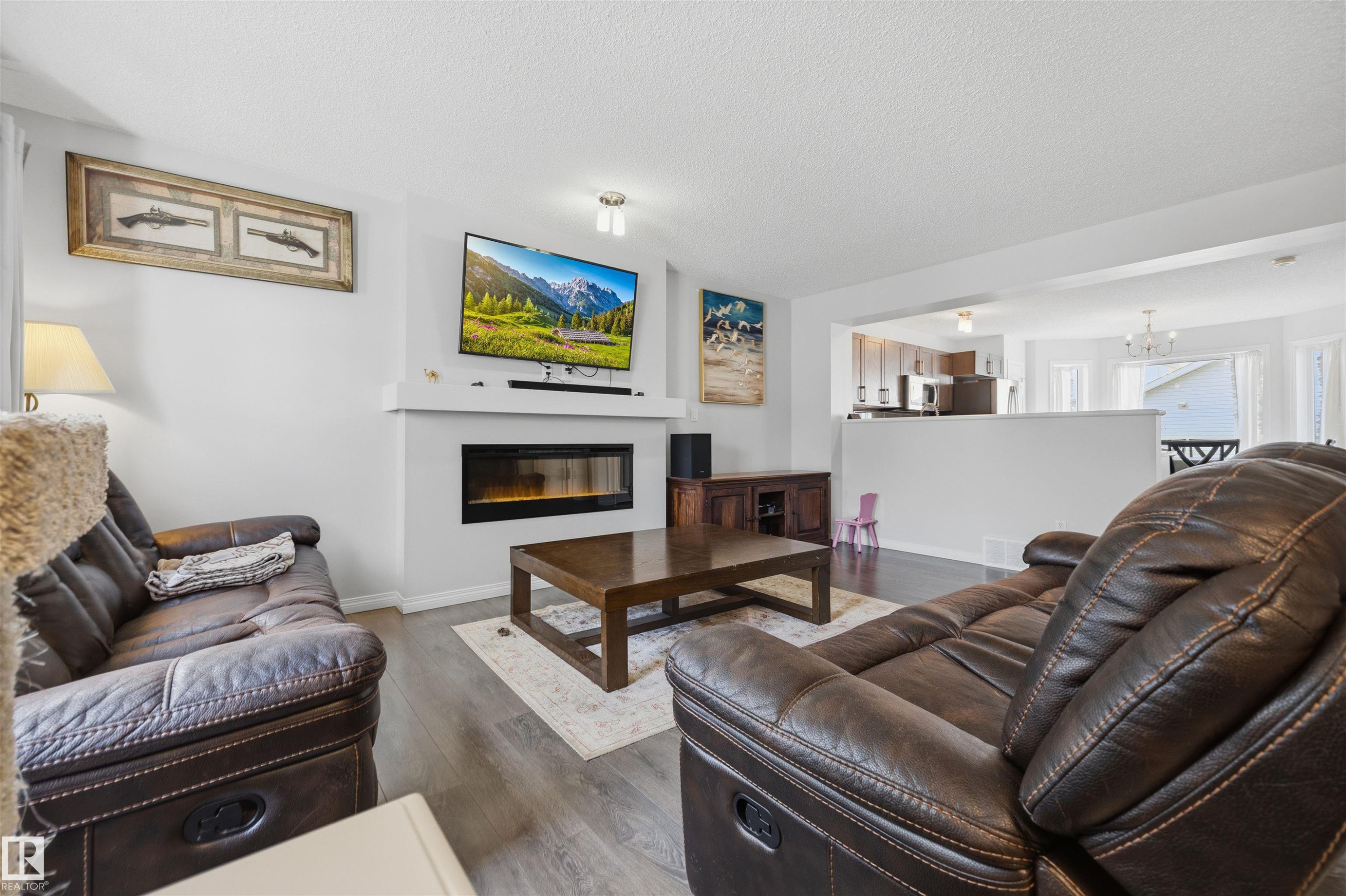 818 Eagleson Link Nw, Edmonton, AB - Indoor Photo Showing Living Room With Fireplace