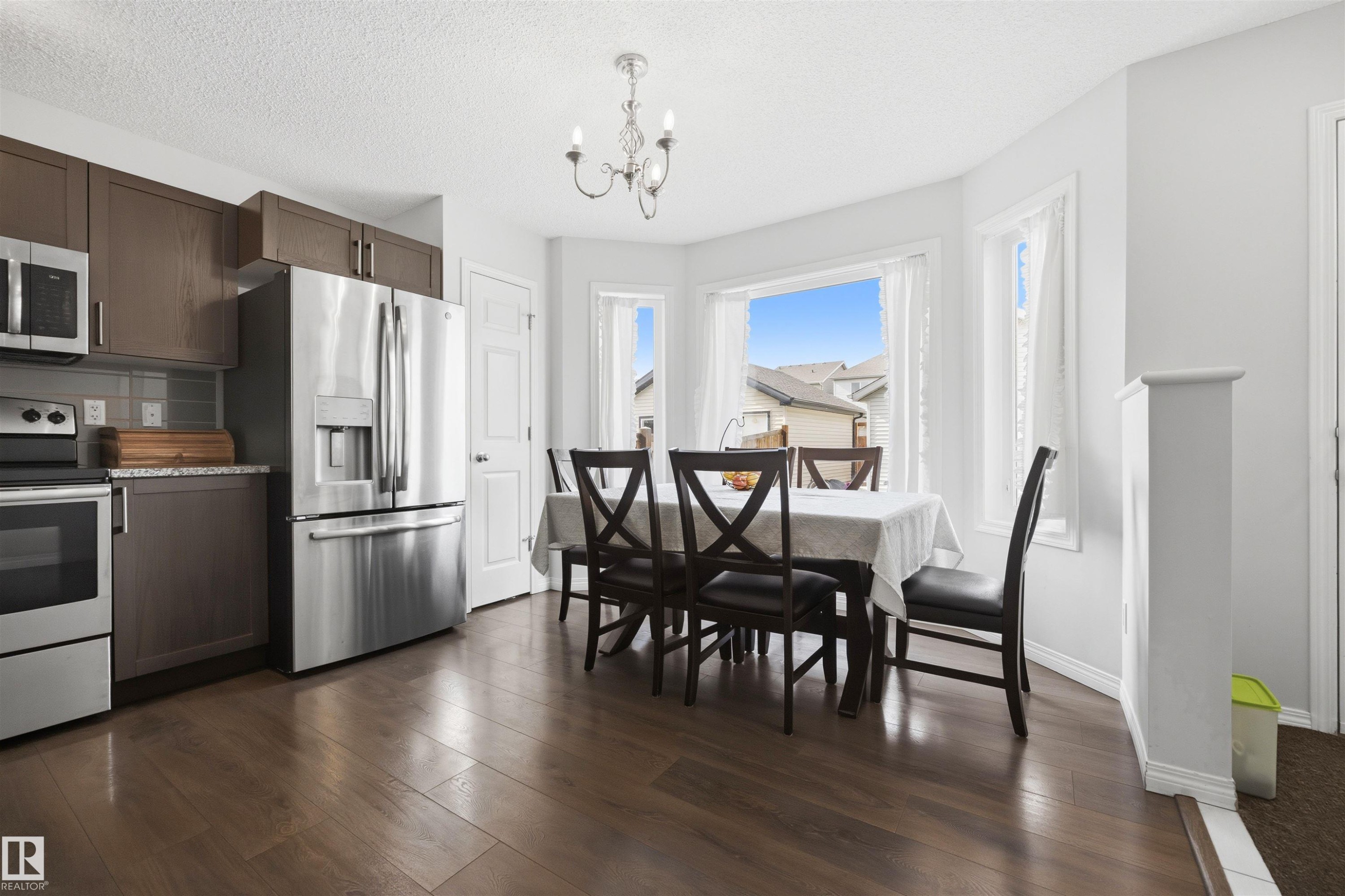 818 Eagleson Link Nw, Edmonton, AB - Indoor