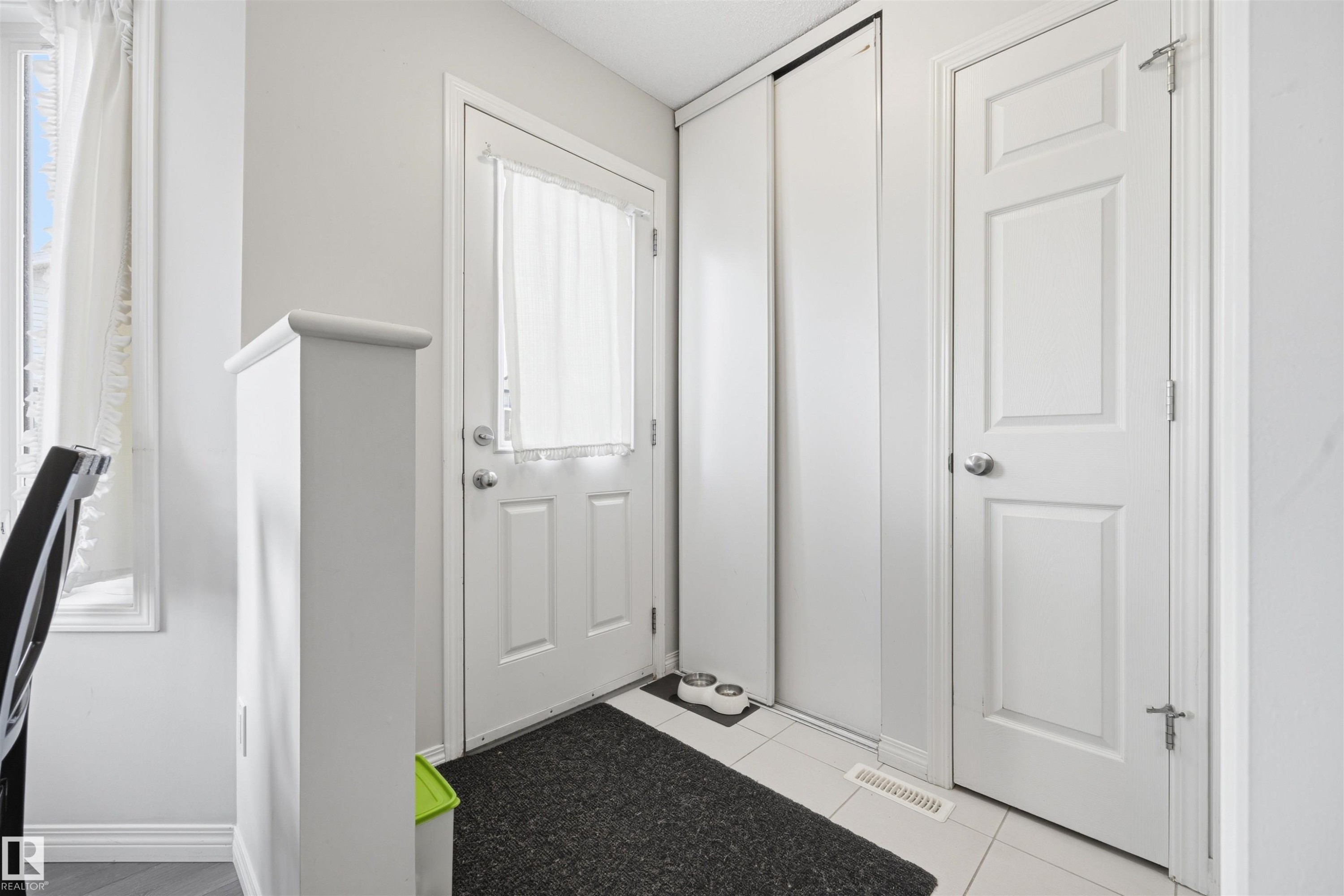 818 Eagleson Link Nw, Edmonton, AB - Indoor Photo Showing Other Room