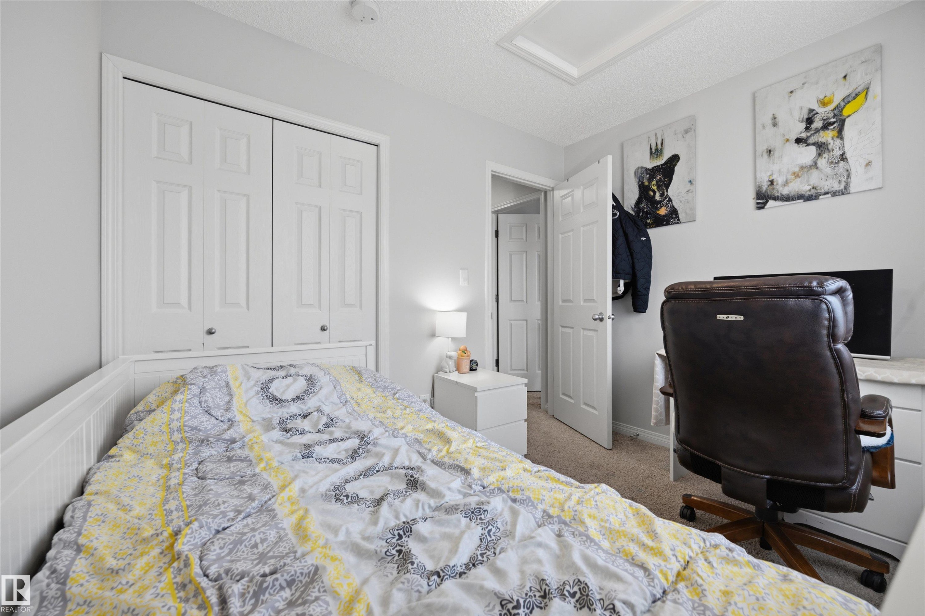 818 Eagleson Link Nw, Edmonton, AB - Indoor Photo Showing Bedroom