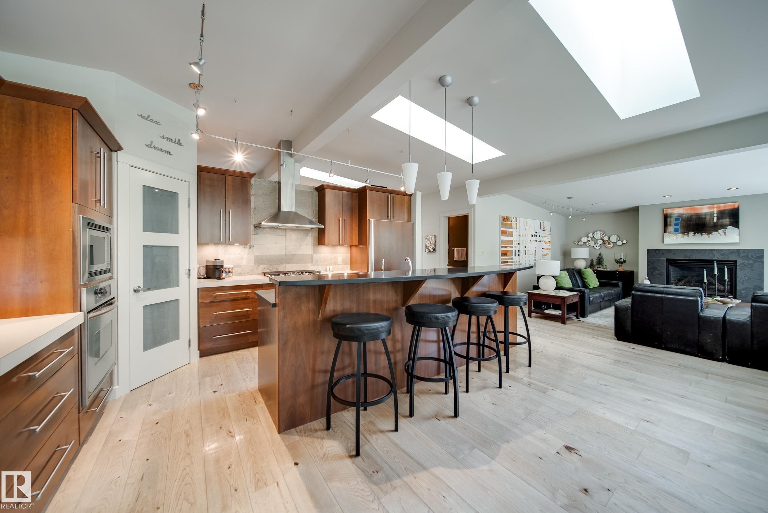 14511 Mackenzie Drive, Edmonton, AB - Indoor Photo Showing Kitchen With Upgraded Kitchen