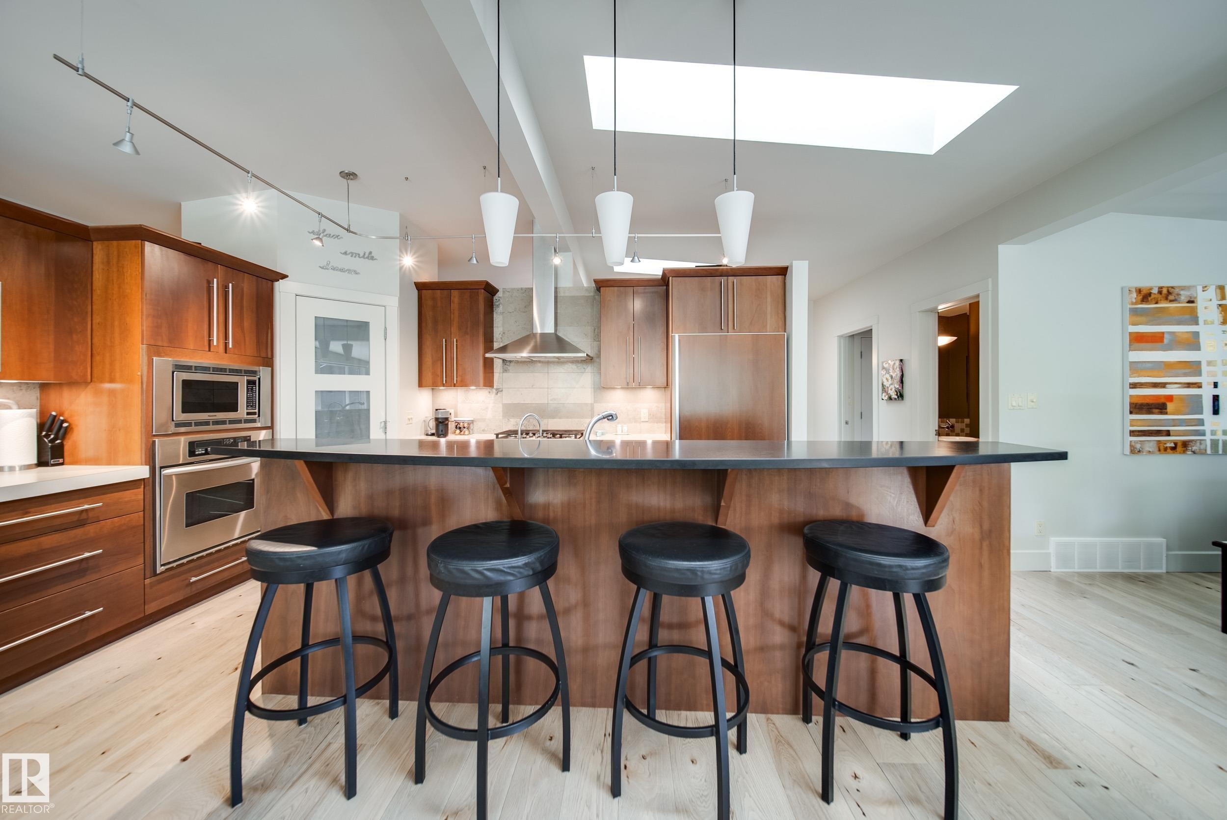 14511 Mackenzie Drive, Edmonton, AB - Indoor Photo Showing Kitchen With Upgraded Kitchen