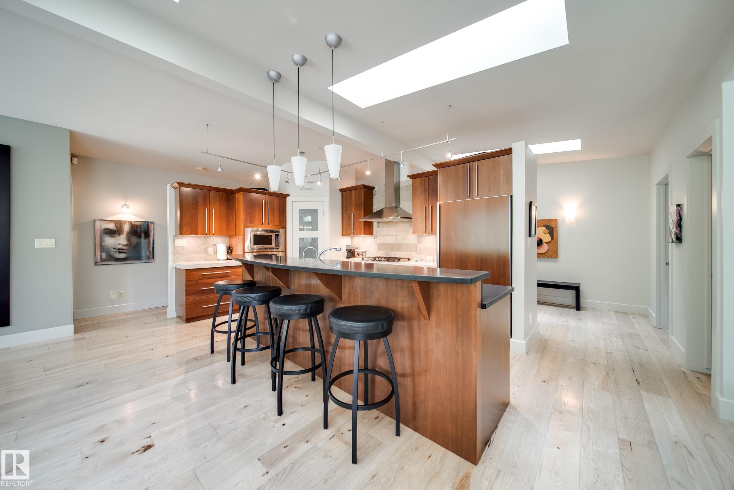 14511 Mackenzie Drive, Edmonton, AB - Indoor Photo Showing Kitchen With Upgraded Kitchen