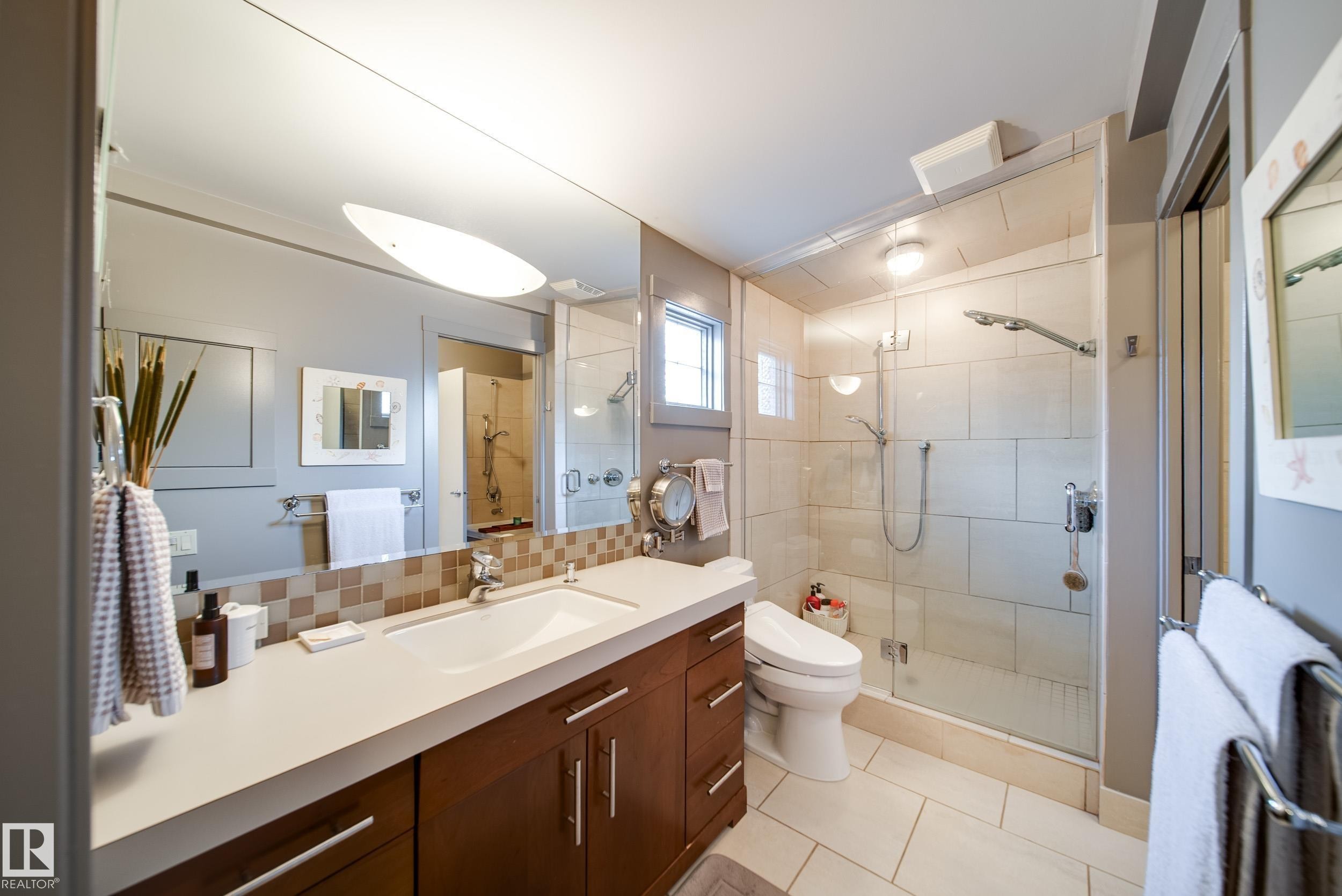 14511 Mackenzie Drive, Edmonton, AB - Indoor Photo Showing Bathroom