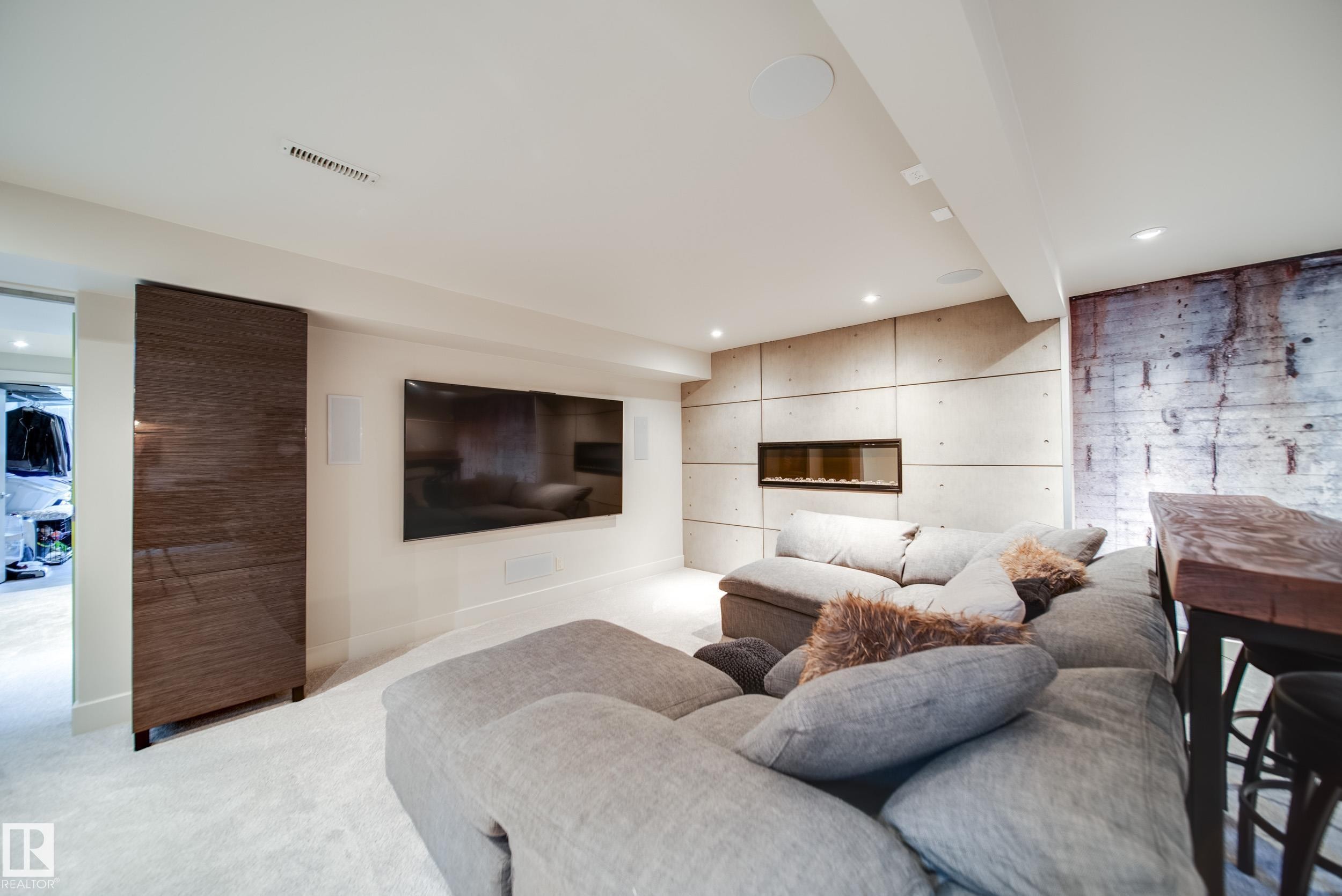 14511 Mackenzie Drive, Edmonton, AB - Indoor Photo Showing Living Room