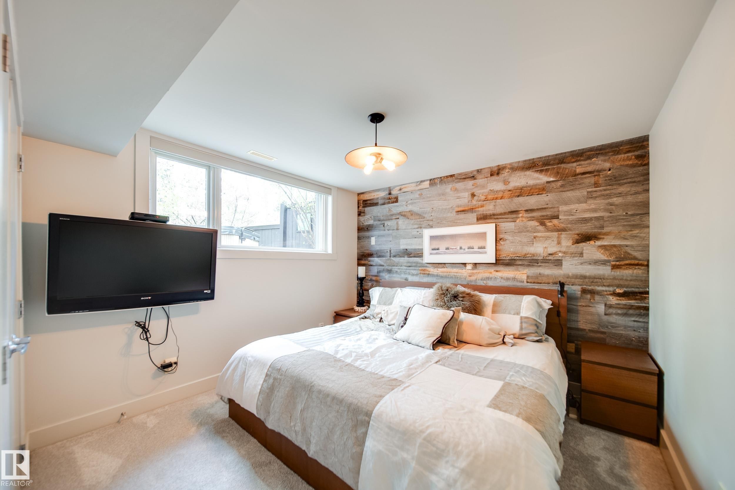 14511 Mackenzie Drive, Edmonton, AB - Indoor Photo Showing Bedroom