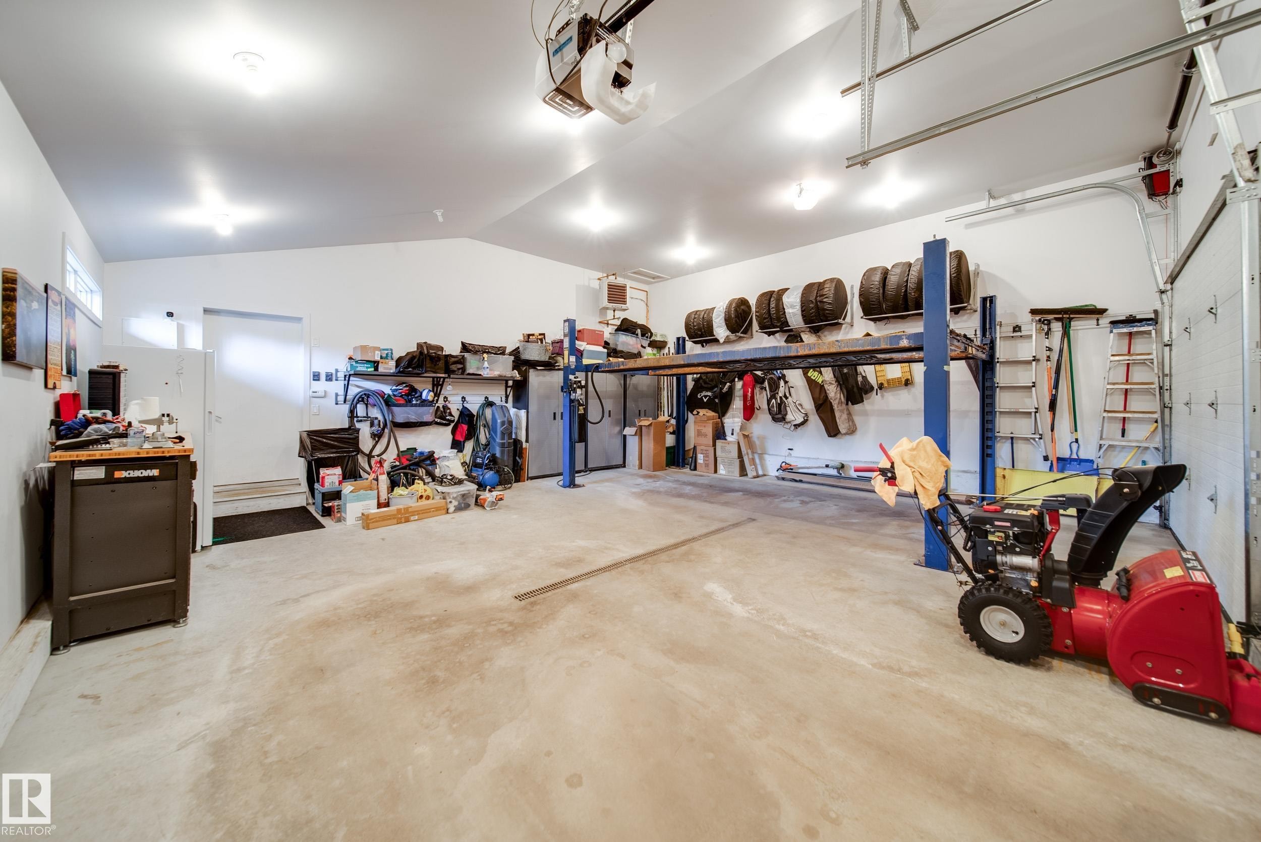14511 Mackenzie Drive, Edmonton, AB - Indoor Photo Showing Garage