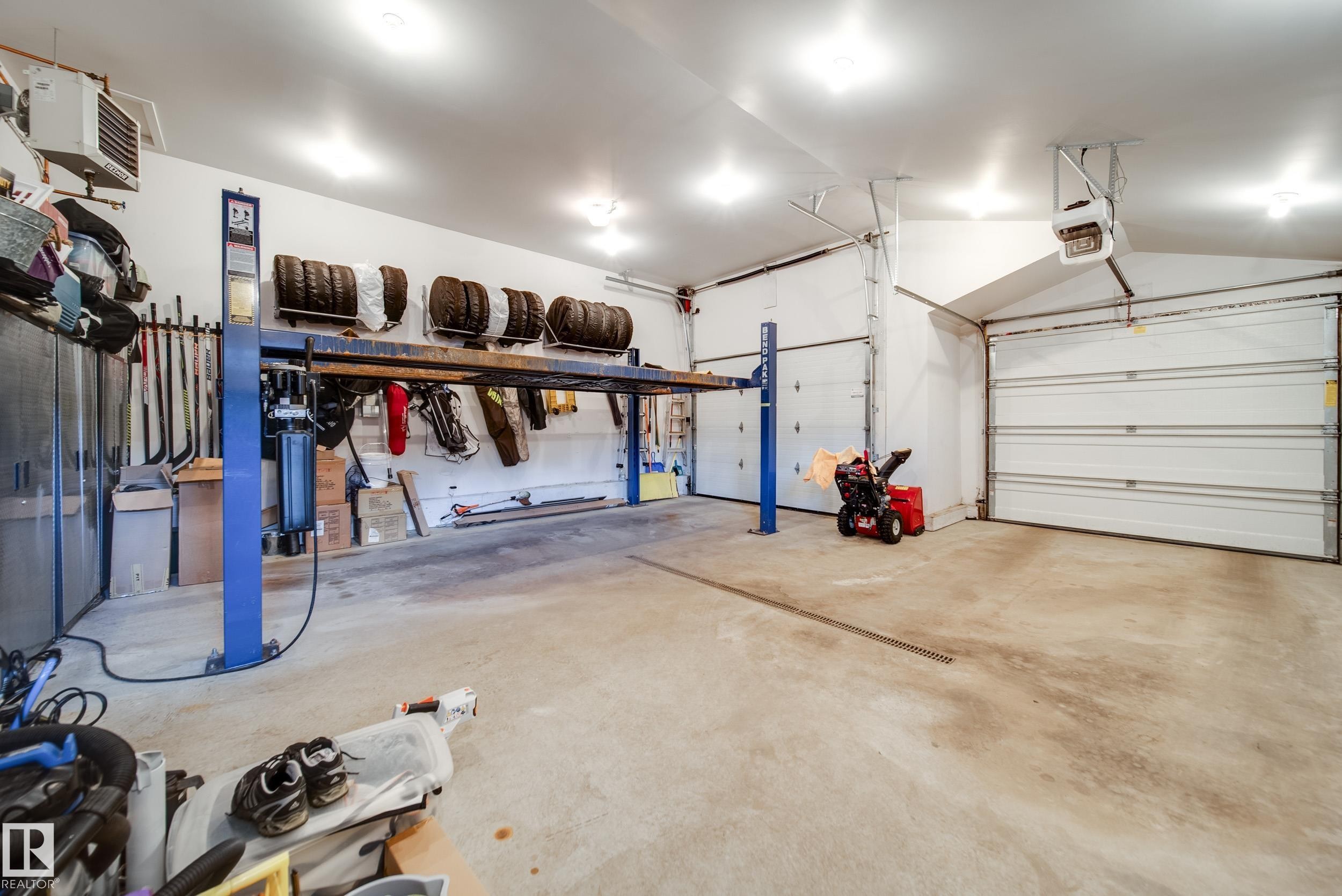 14511 Mackenzie Drive, Edmonton, AB - Indoor Photo Showing Garage