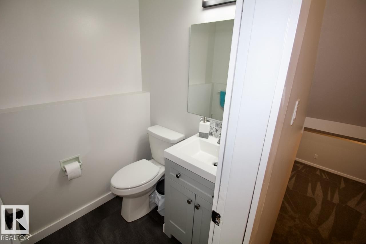 8F Castle Terrace, Edmonton, AB - Indoor Photo Showing Bathroom