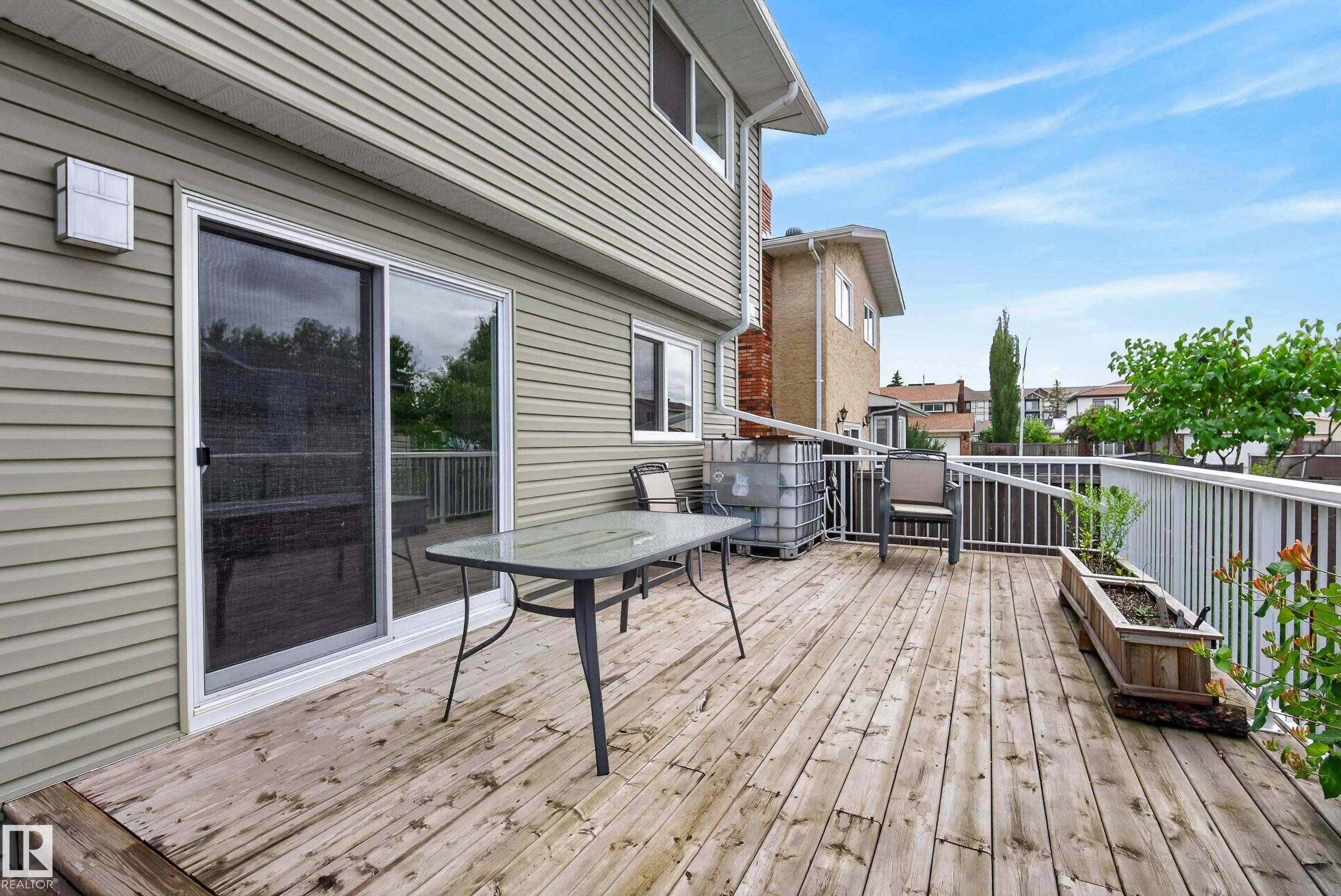 Spacious wood deck with white railing system - 2712 104 Street, Edmonton, AB