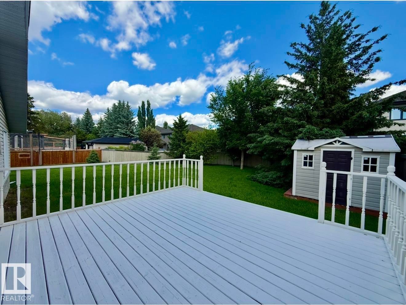 Spacious deck with white painted railings - 134 Wolf Ridge Place, Edmonton, AB