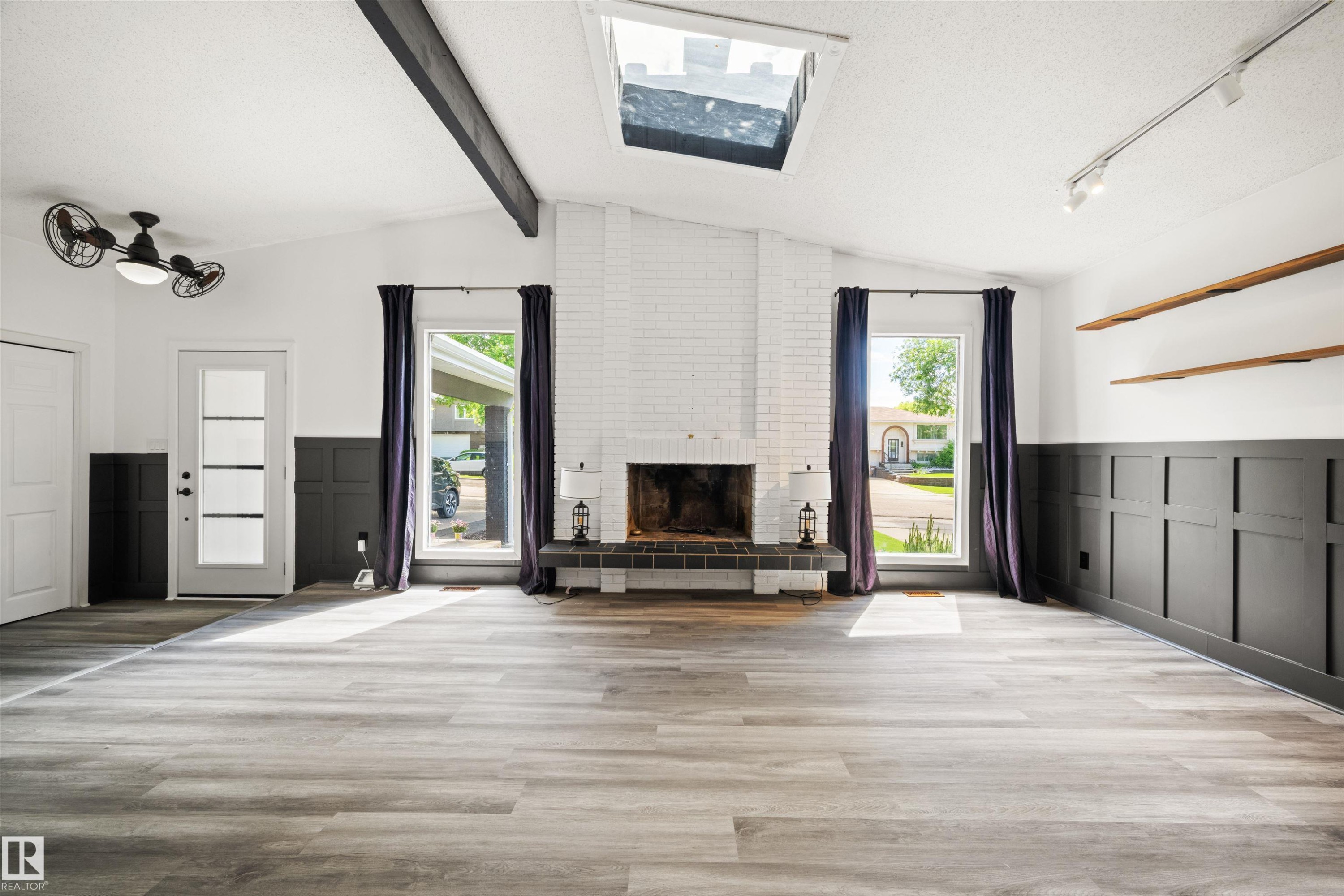 Vaulted ceiling featuring exposed beams and a skylight - 28 Goodridge Drive, St. Albert, AB